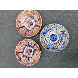 3 19TH CENTURY MEDIUM SIZED AMARI PLATES