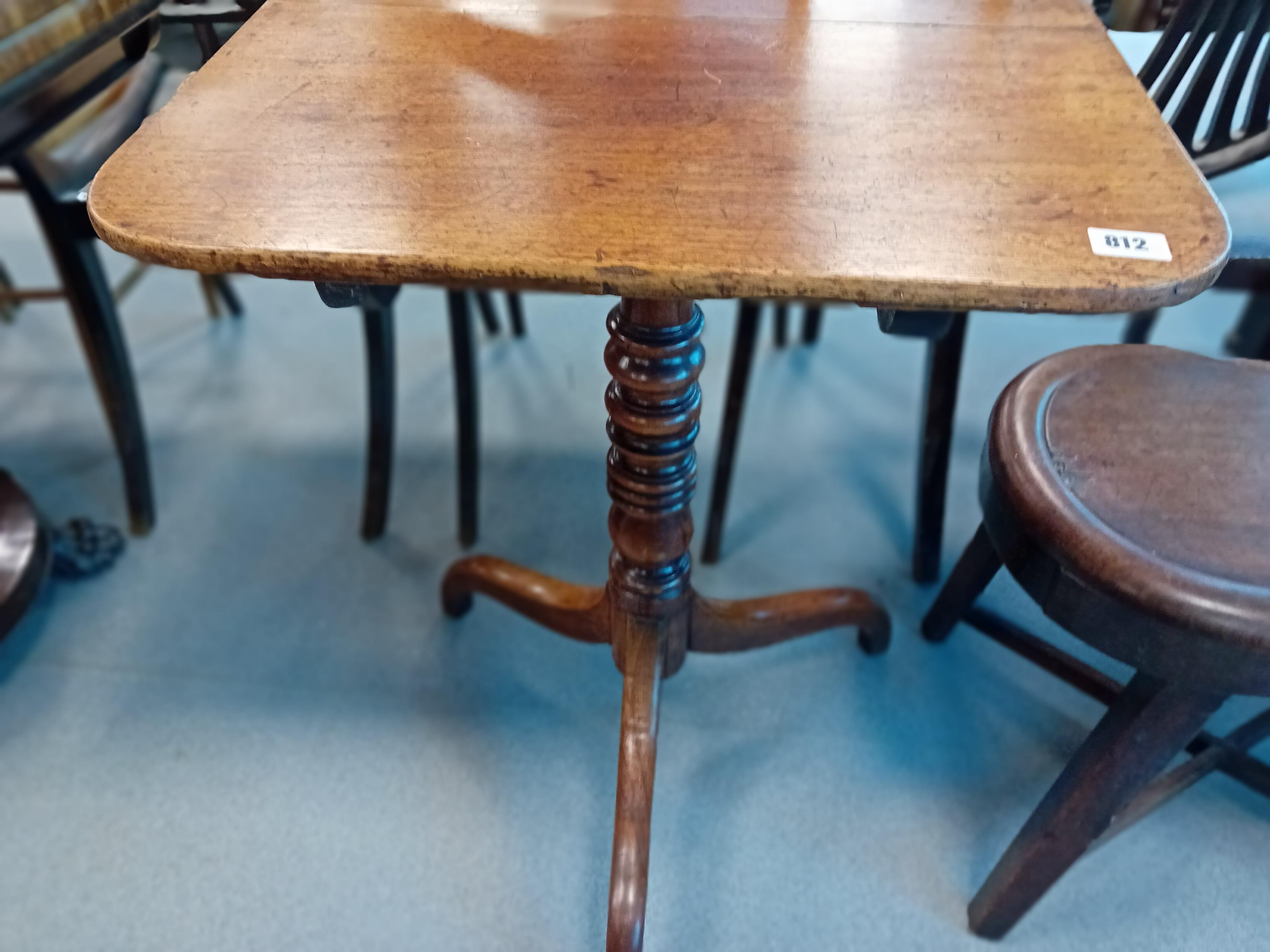 SMALL EARLY 19TH CENTURY OAK SIDE TABLE