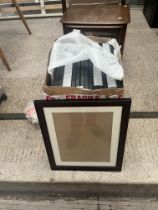 COLLECTION OF PICTURE FRAMES (16)