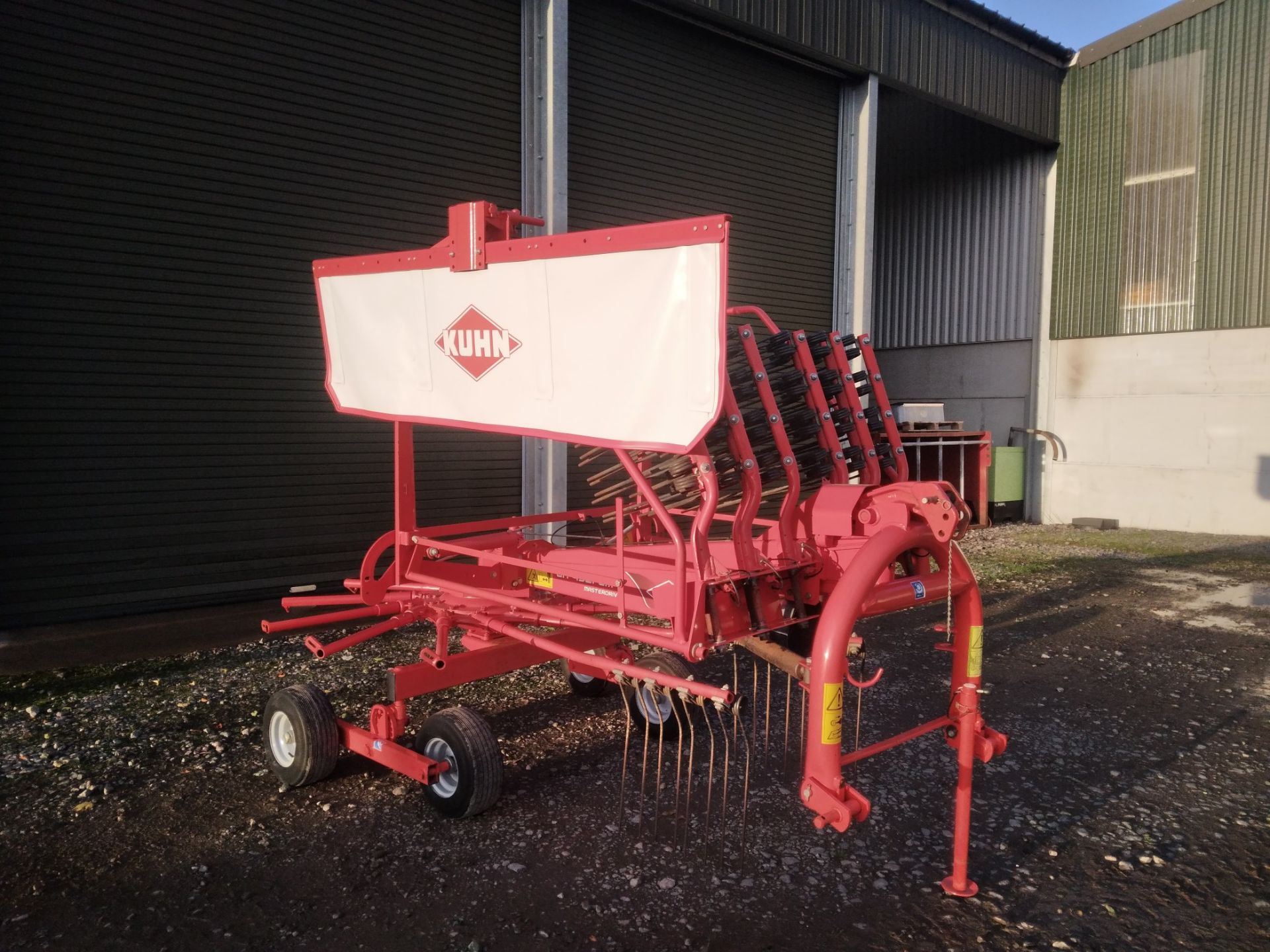 KUHN GA4321 SINGLE ROTA RAKE