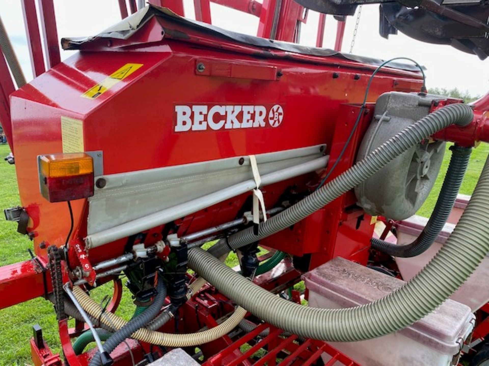 BECKER 8 ROW MAIZE DRILL - Image 6 of 7
