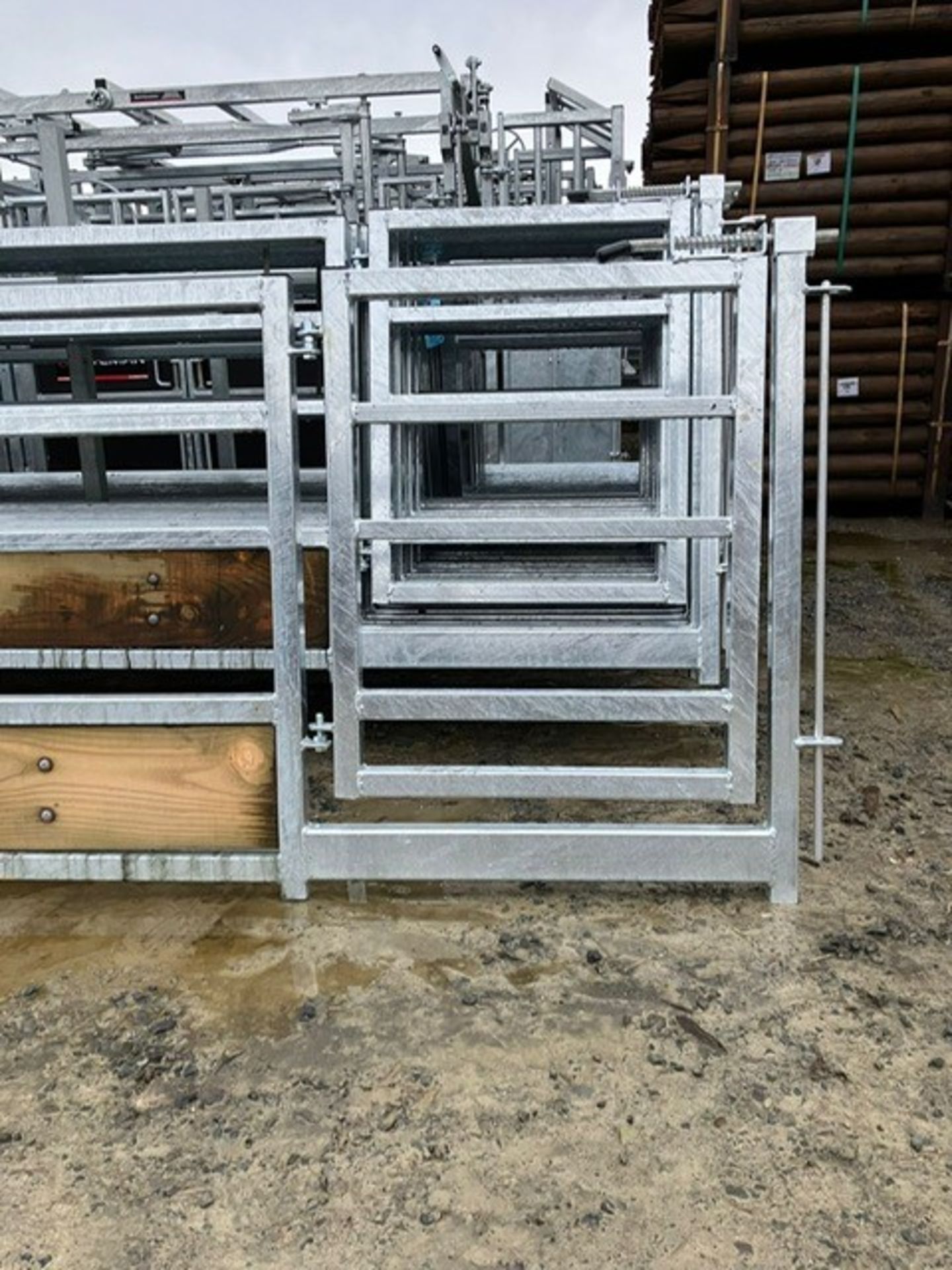 1 X 20ft HEAVY DUTY SHEEP FEED BARRIER - Image 3 of 3