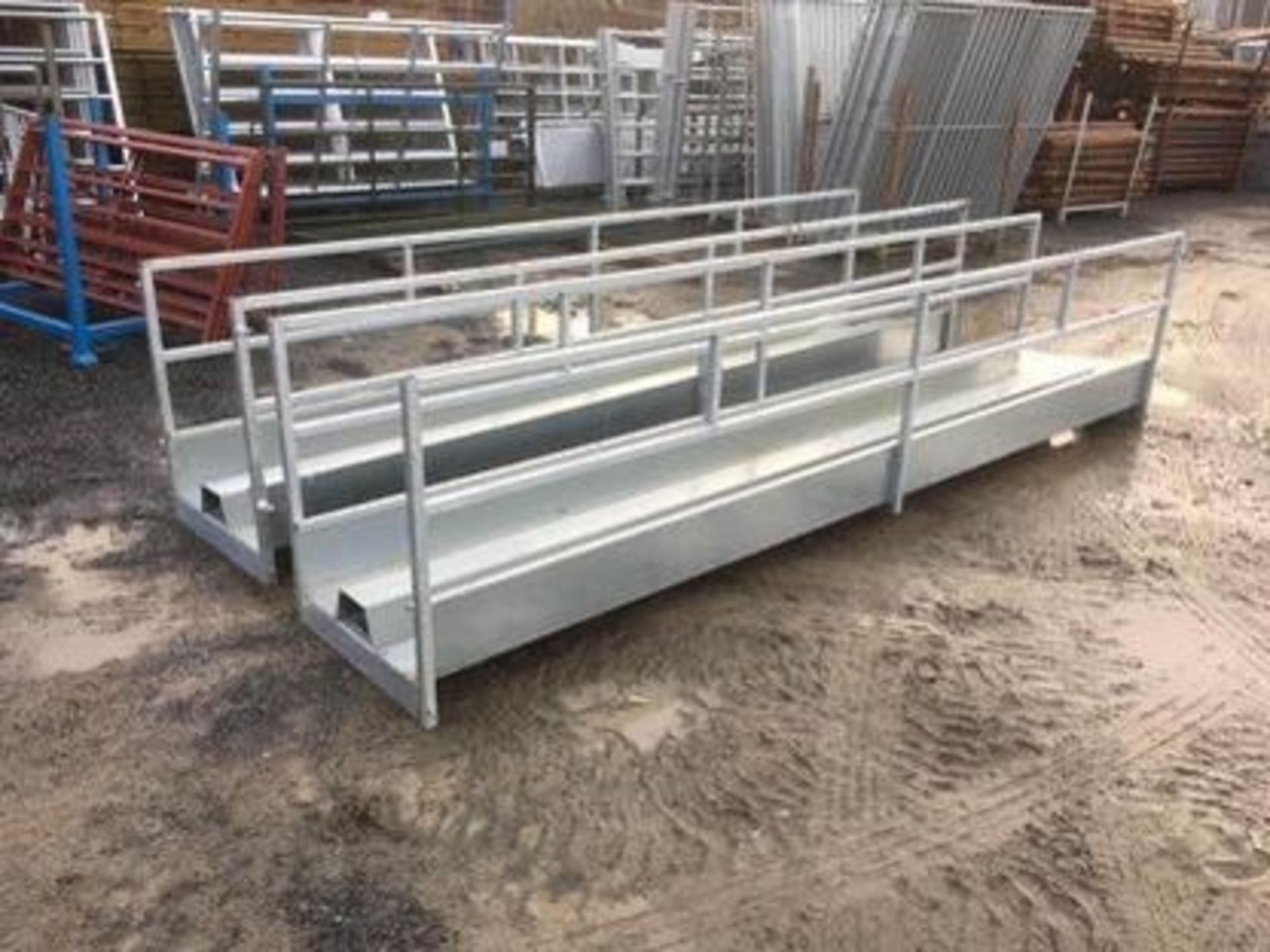 2 X 12ft WALK THROUGH SHEEP FEEDERS - Bild 3 aus 3