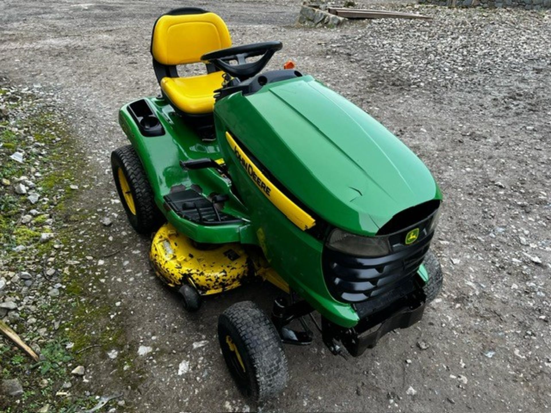 JOHN DEERE RIDE ON MOWER - Image 3 of 10