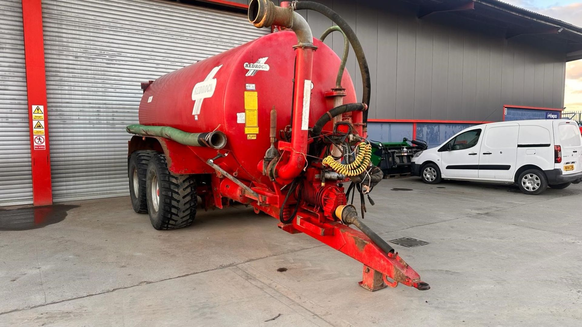 2014 REDROCK 3000 GALLON SLURRY TANKER, - Image 3 of 6