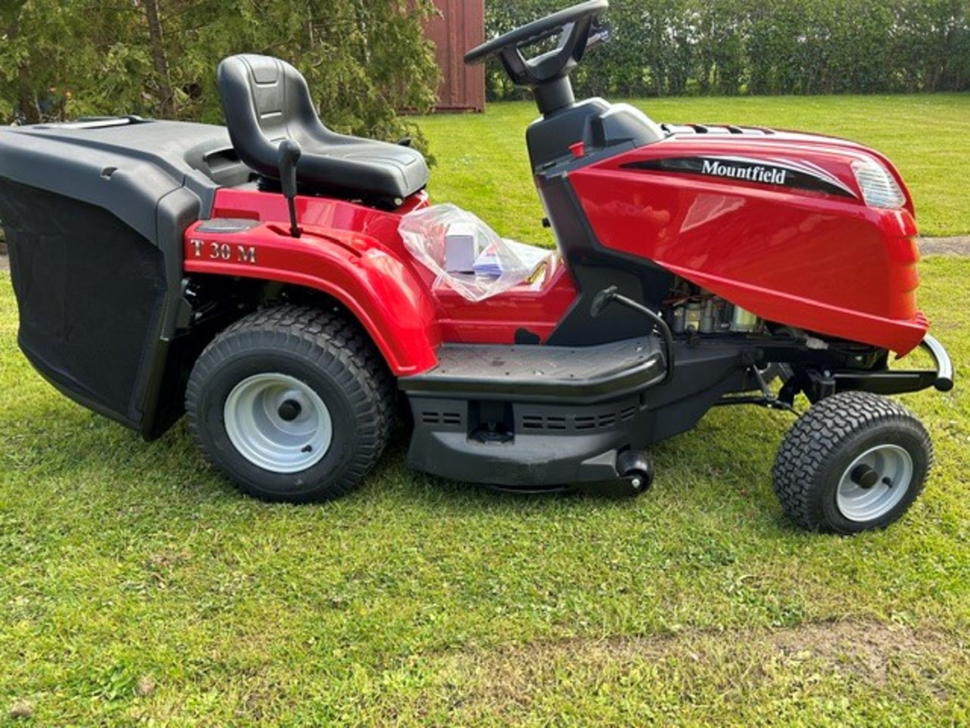 NEW MOUNTFIELD T30M 33" RIDE ON TRACTOR - Bild 2 aus 7