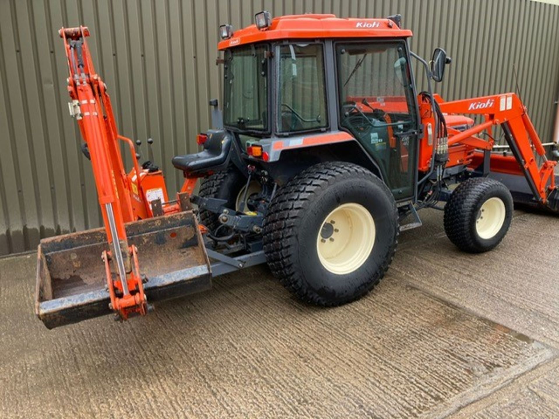 KIOTI DK45 TRACTOR FITTED WITH LOADER - Image 2 of 8