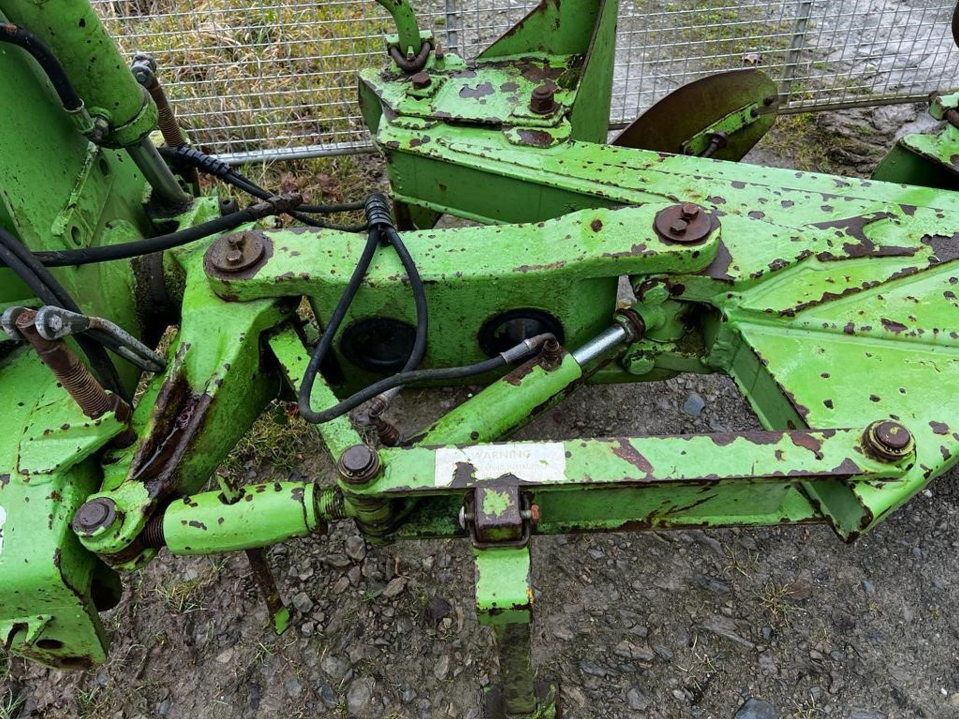 DOWDESWELL DP100 4 FURROW REV PLOUGH - Image 8 of 9