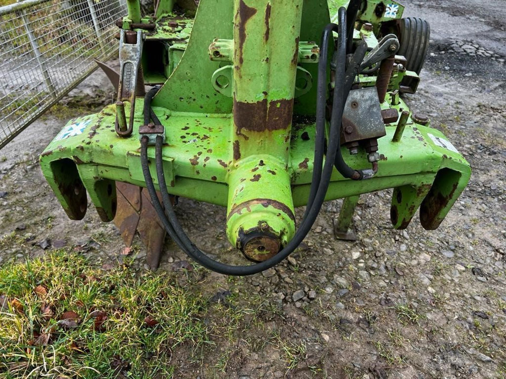 DOWDESWELL DP100 4 FURROW REV PLOUGH - Image 3 of 9