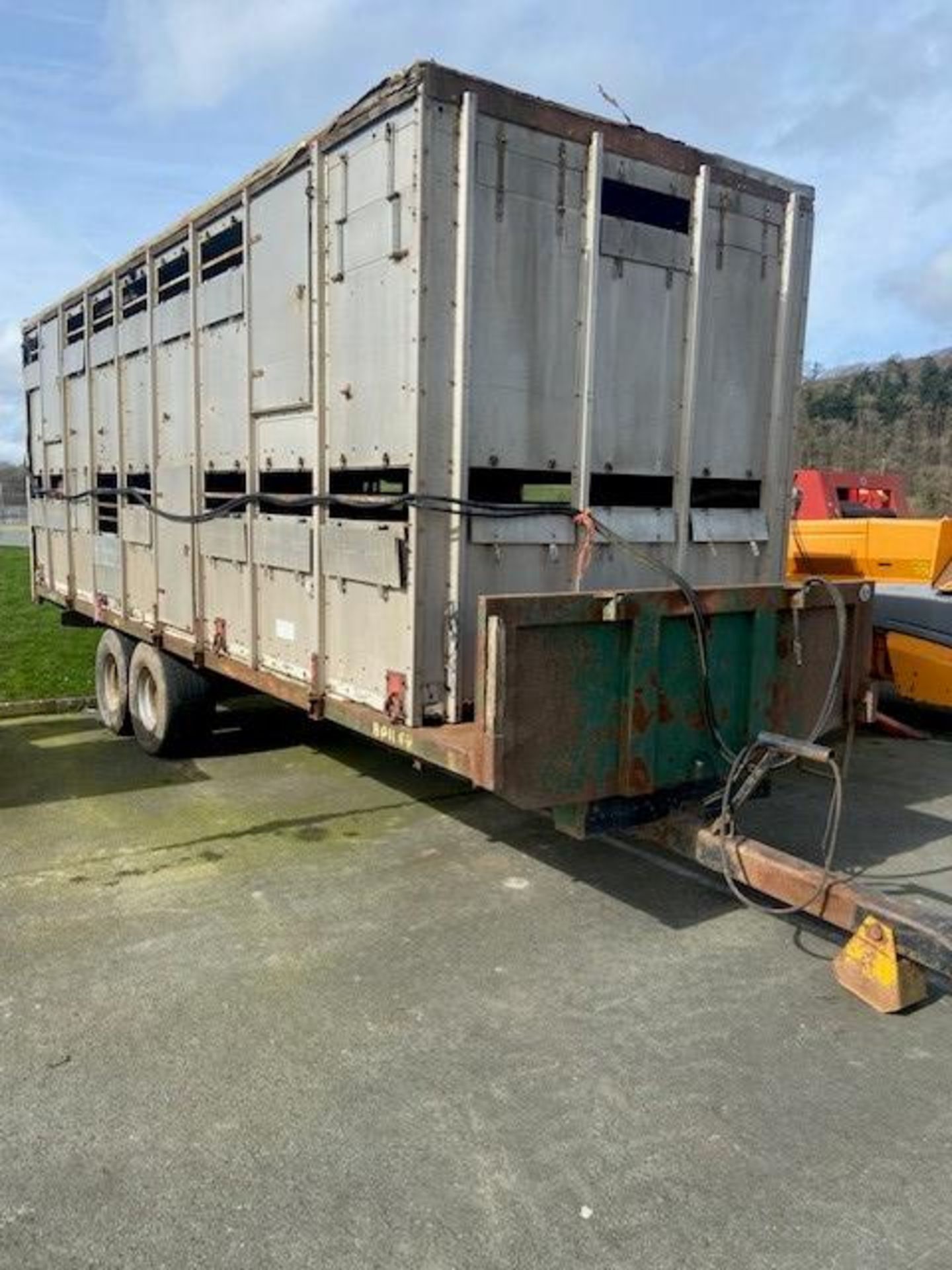 24FT LIVESTOCK TRAILER, HYDRAULIC RAMPS