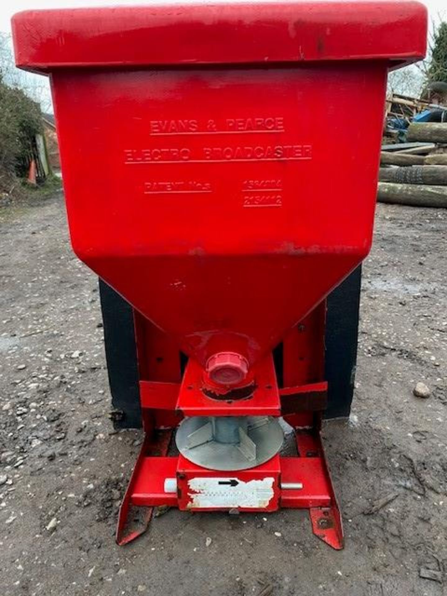 FERTILISER BROADCASTER. 70ltr