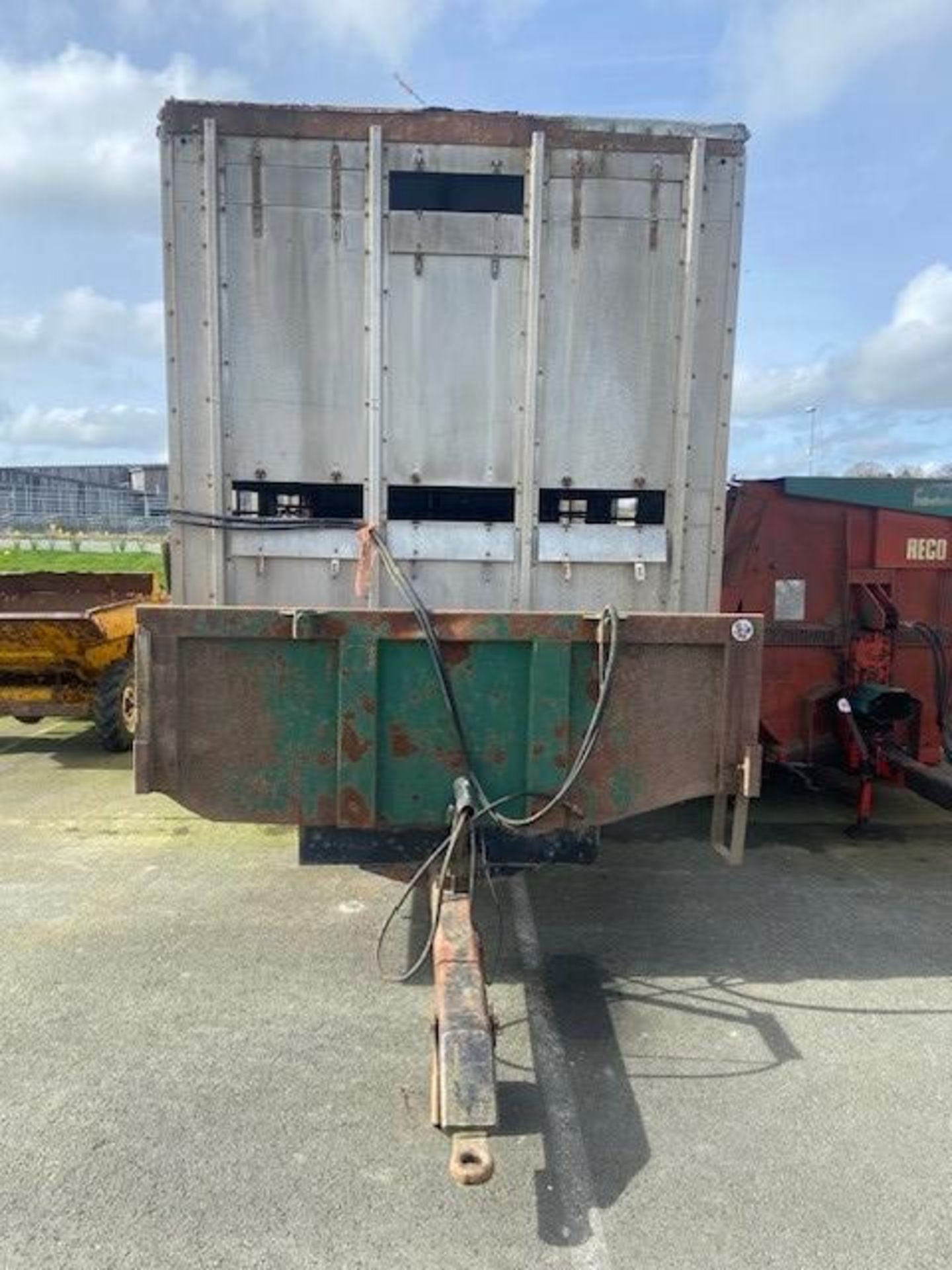 24FT LIVESTOCK TRAILER, HYDRAULIC RAMPS - Image 2 of 3