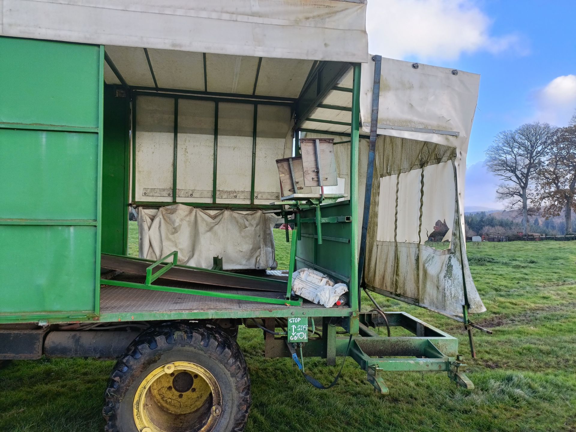 CABBAGE PICKING RIG - Image 2 of 3