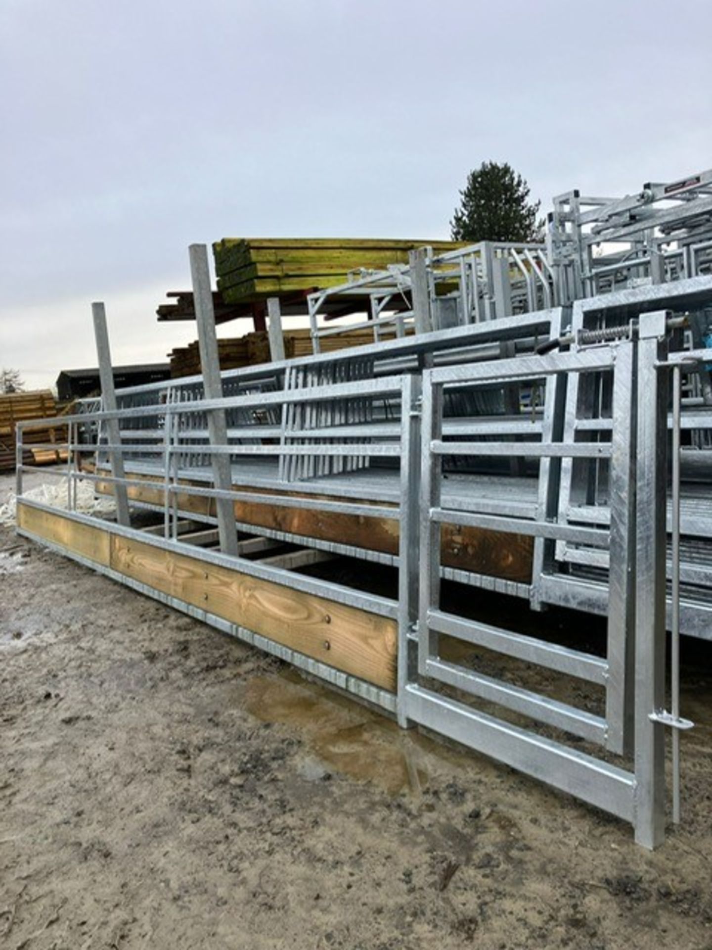 1 X 20ft HEAVY DUTY SHEEP FEED BARRIER - Image 2 of 3