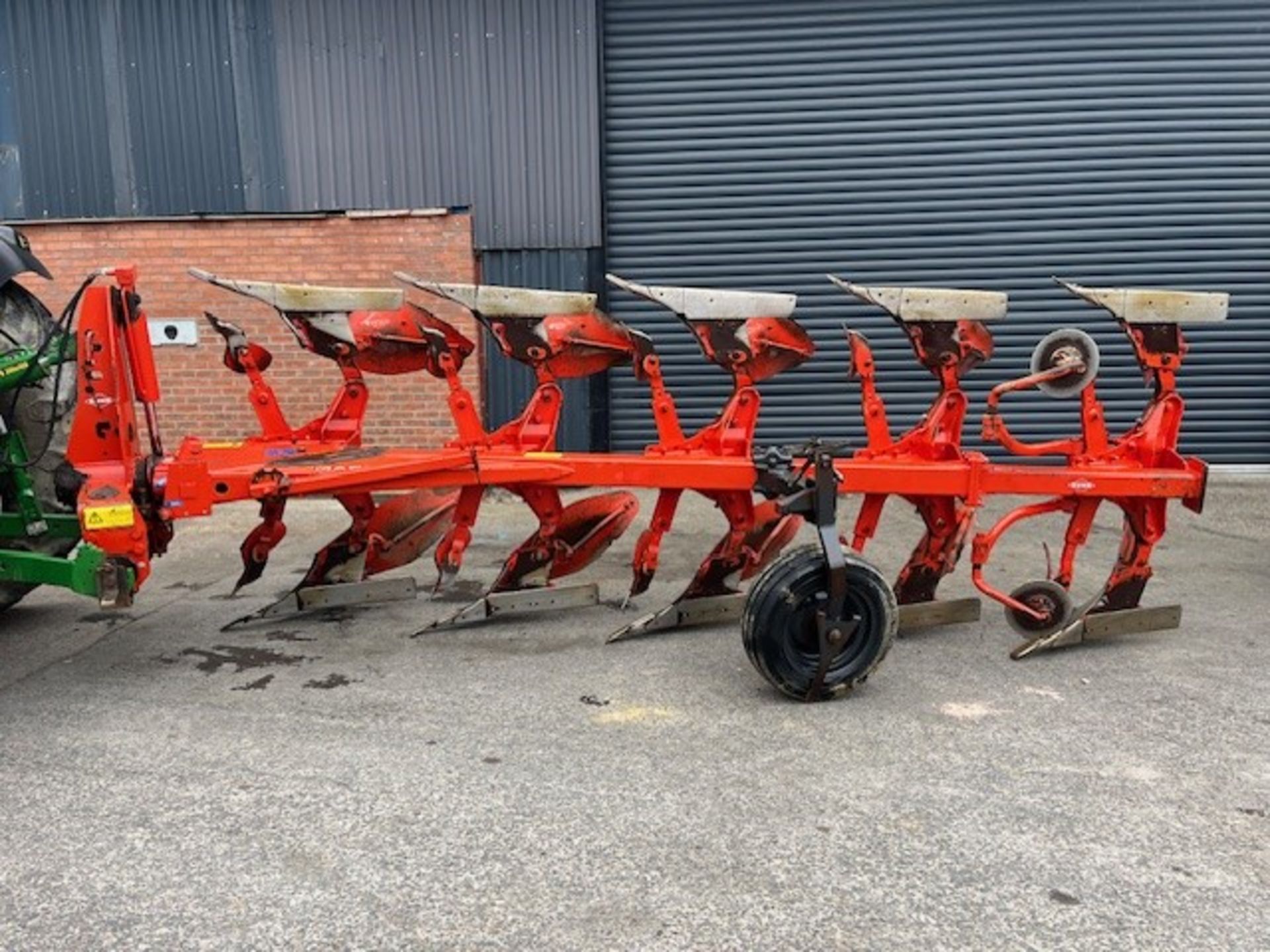 KUHN MASTER 5 FURROW REVERSIBLE PLOUGH - Image 2 of 4