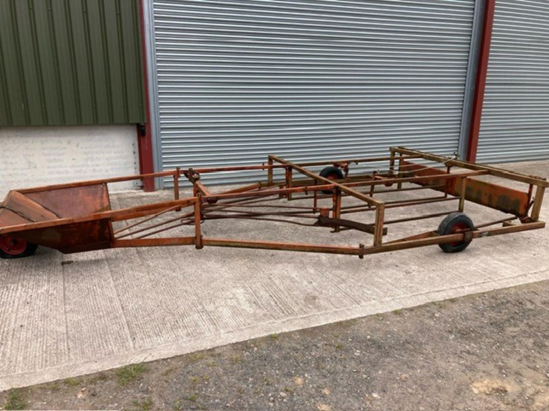 BROWNS FLAT 8 BALE SLEDGE - Image 3 of 3