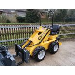 COMPACT 4WD SKID STEER LOADER