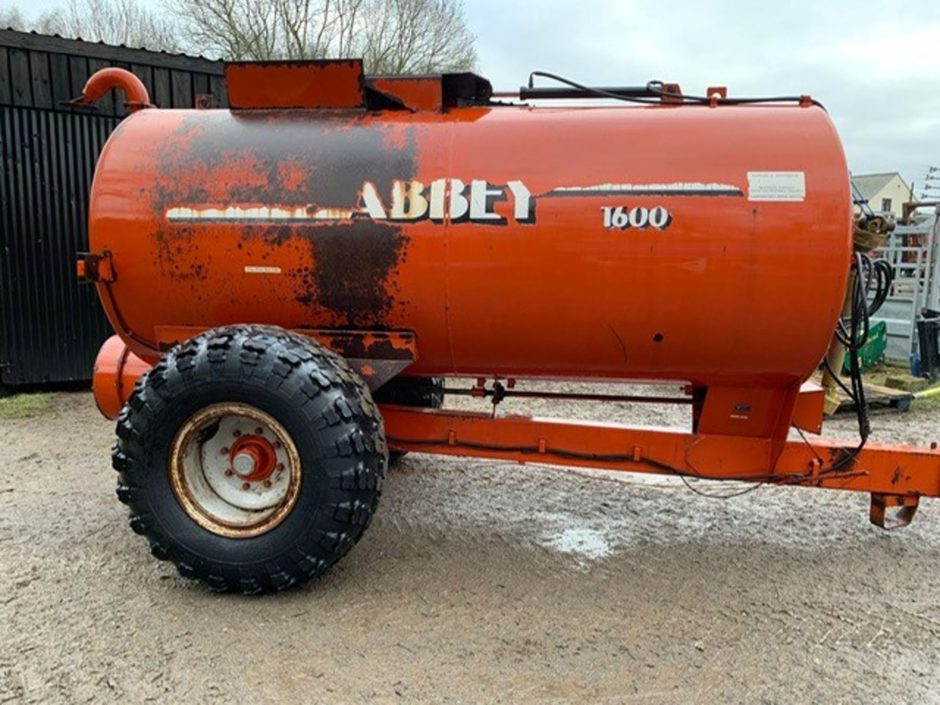 ABBEY 1600 GALLON TOP FILL TANKER