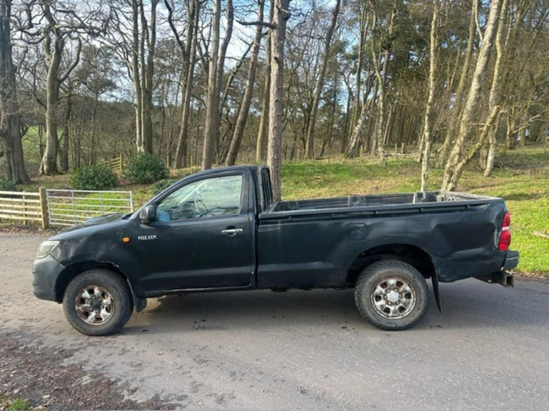 TOYOTA HILUX SINGLE CAB PICK UP - Image 4 of 11