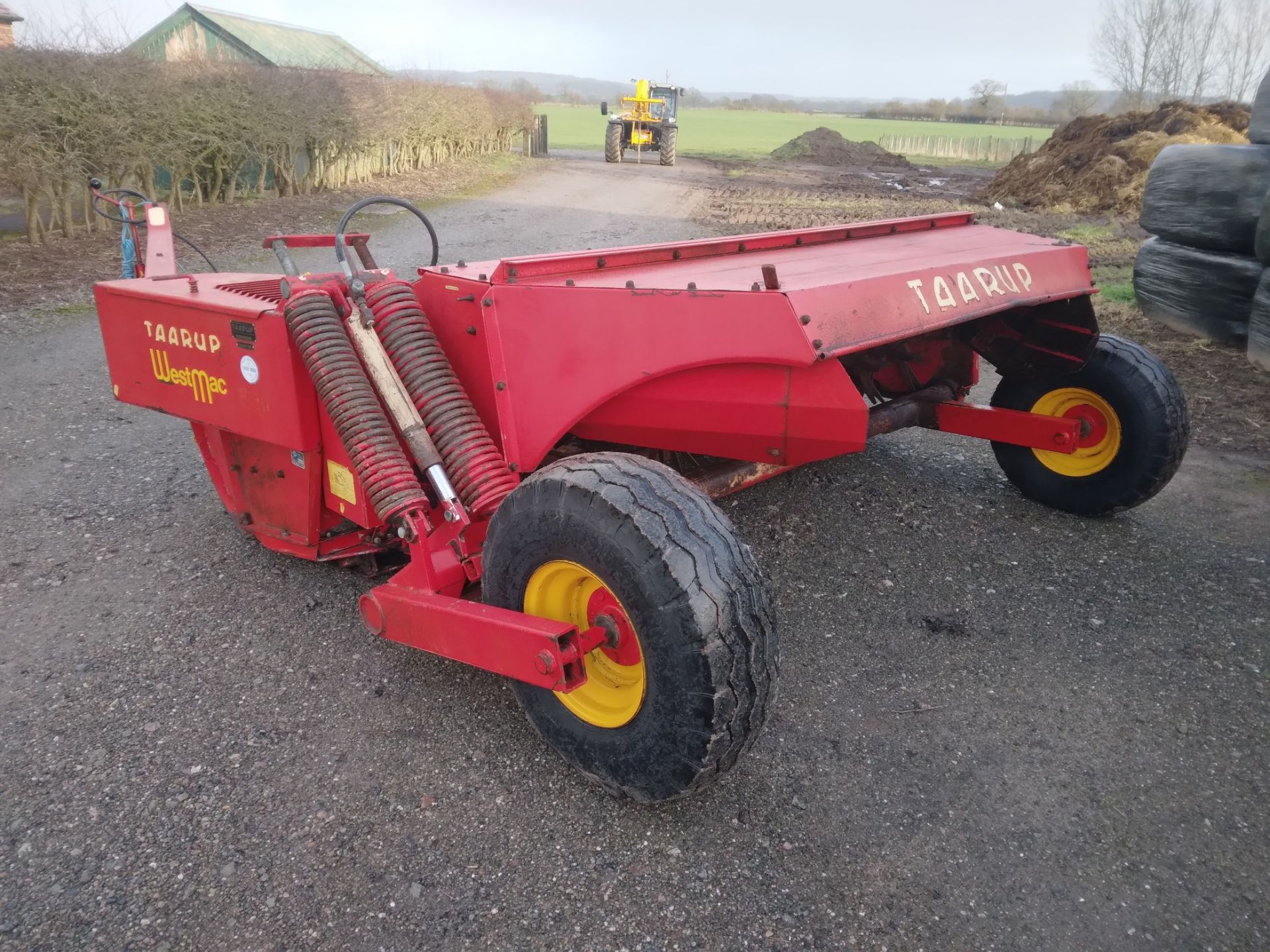 TARRUP 307 9' TRAILED MOWER CONDITIONER - Image 4 of 13