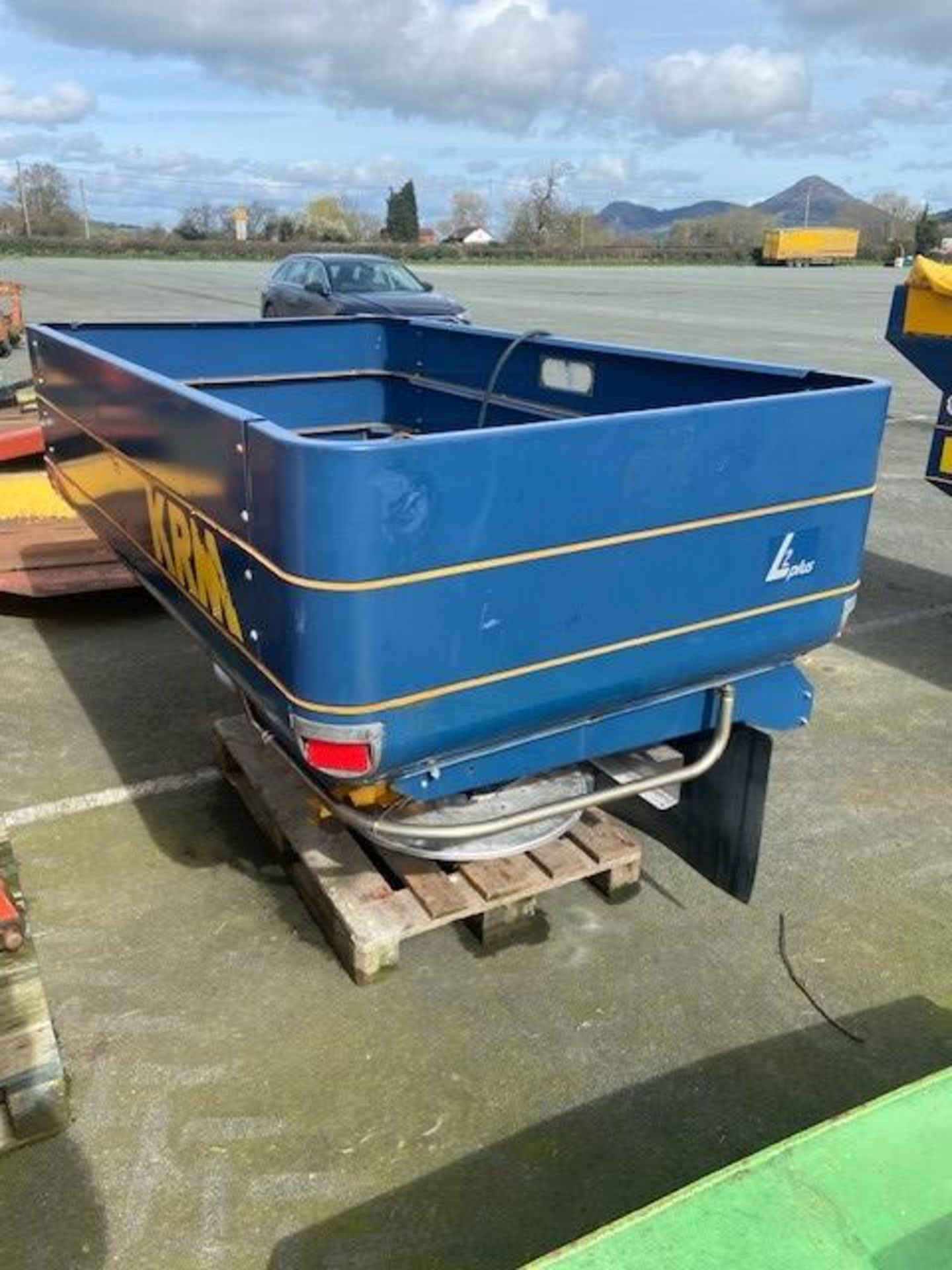 KRM FERTILISER SPREADER