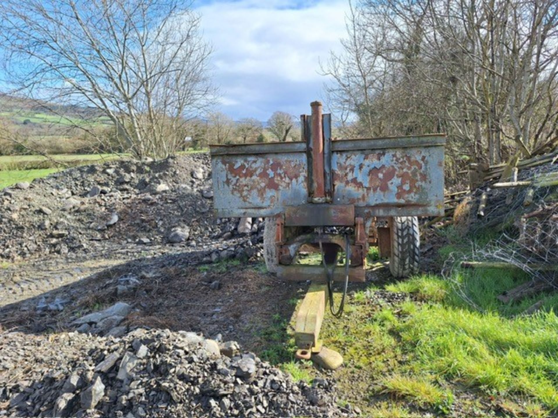 DUMP TRAILER . APPROX 8-10 TON - Bild 2 aus 3