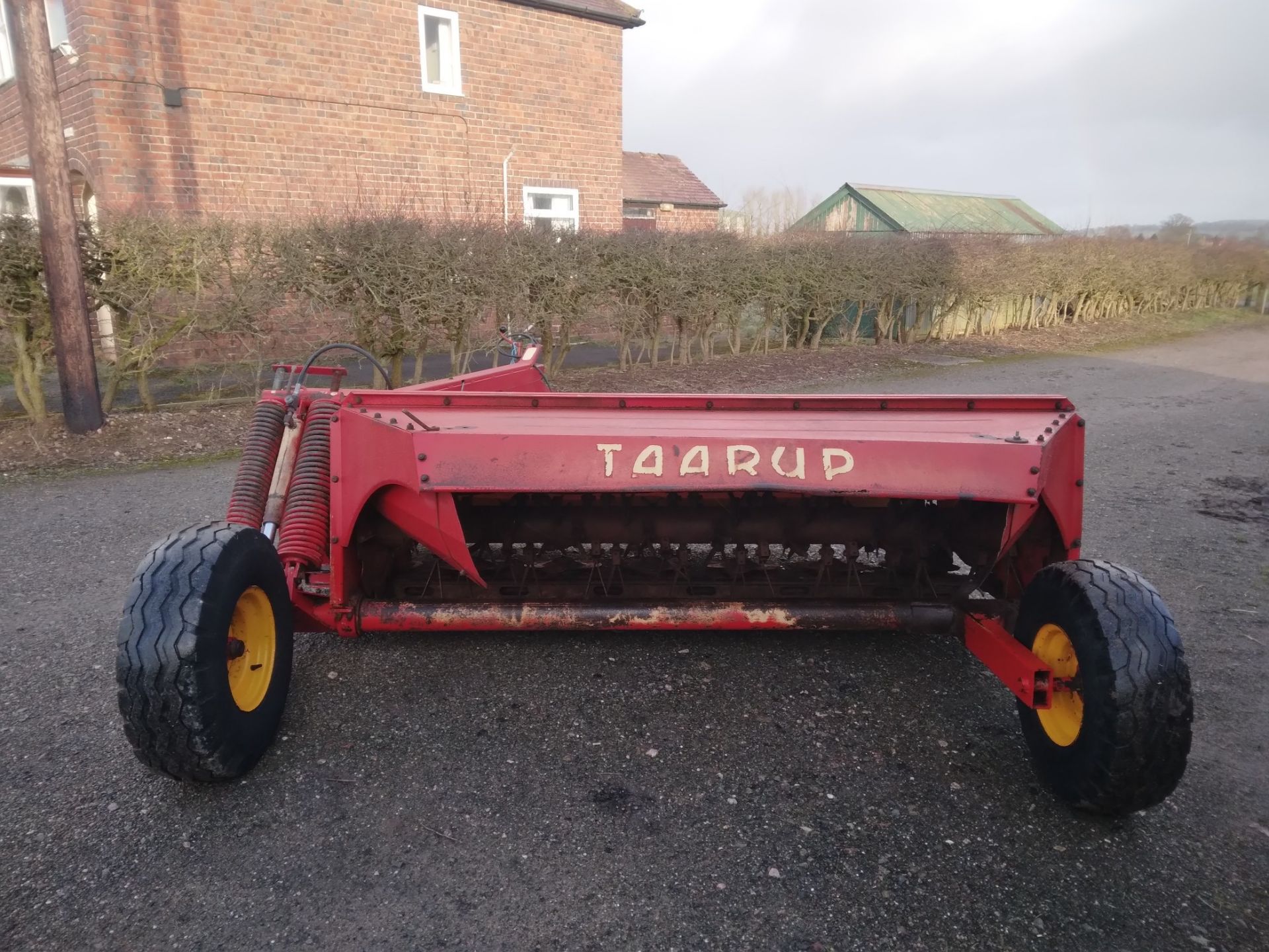 TARRUP 307 9' TRAILED MOWER CONDITIONER - Image 5 of 13