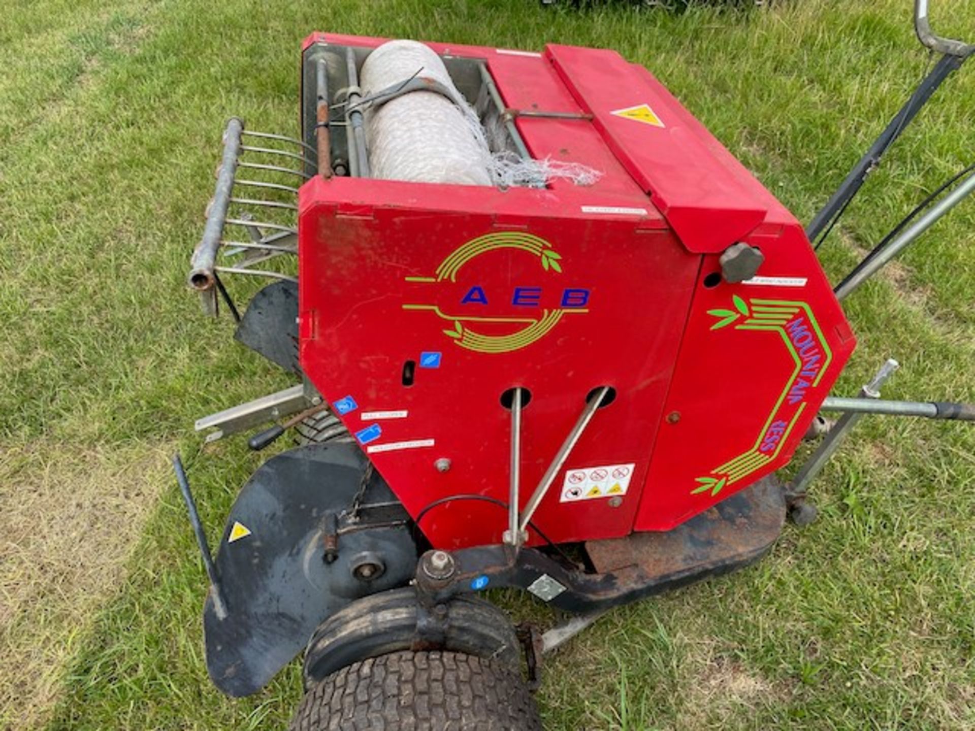 CAEB MOUNTAIN PRESS: MINI ROUND BALER - Image 4 of 7