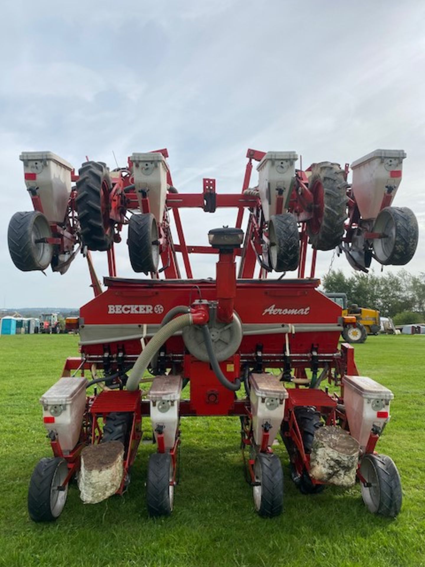 BECKER 8 ROW MAIZE DRILL - Image 5 of 7