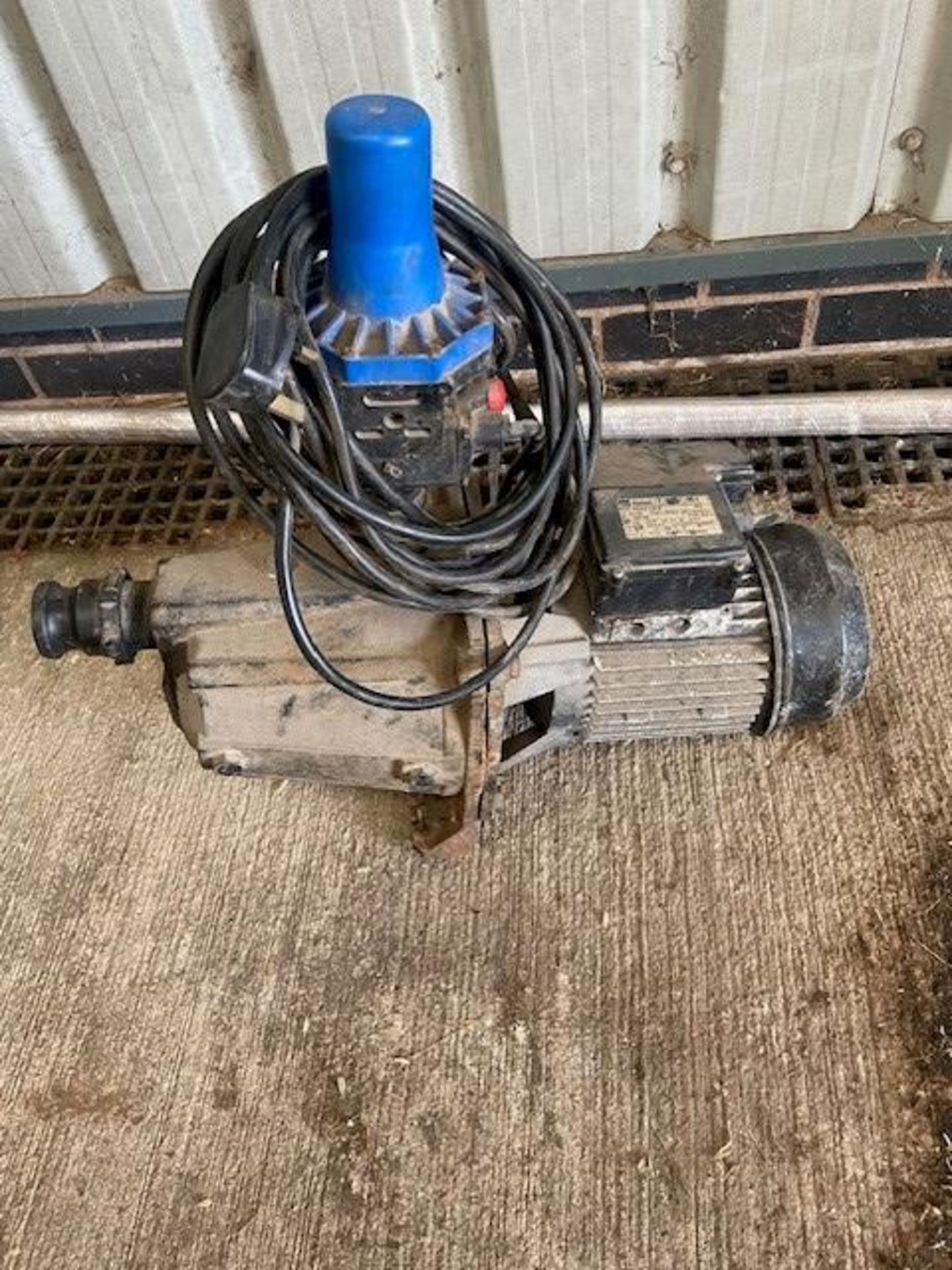 USED WHISPER WASH DOWN WATER PUMP