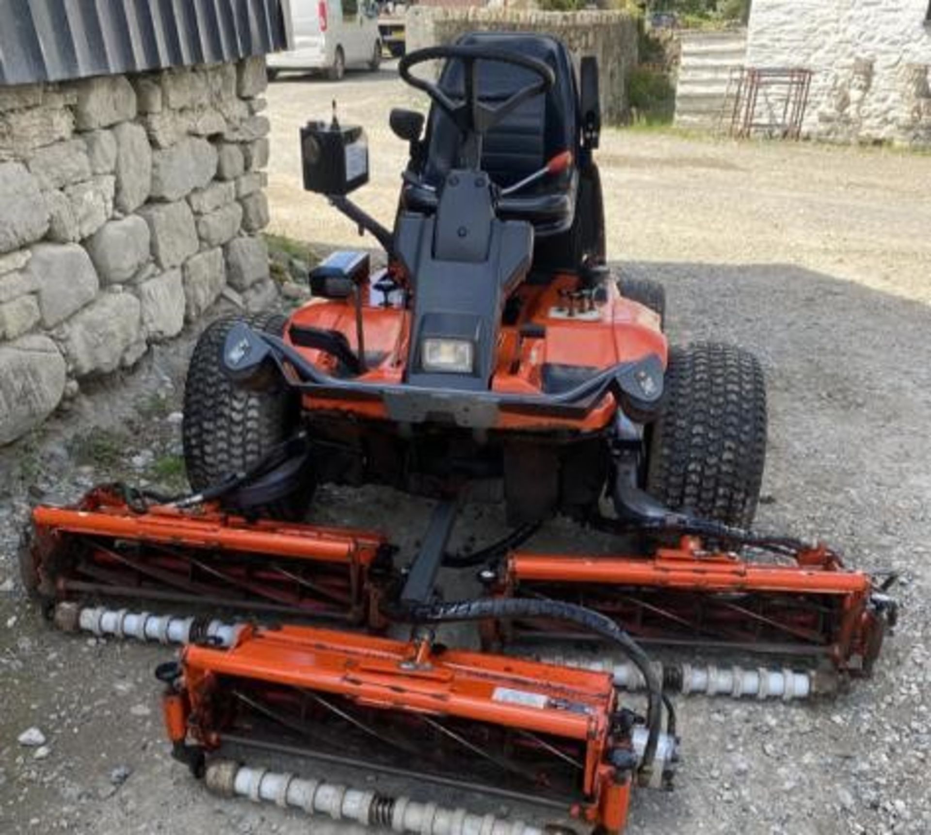 KUBOTA AM 3300 TRIPLE GANG MOWER - Image 2 of 9