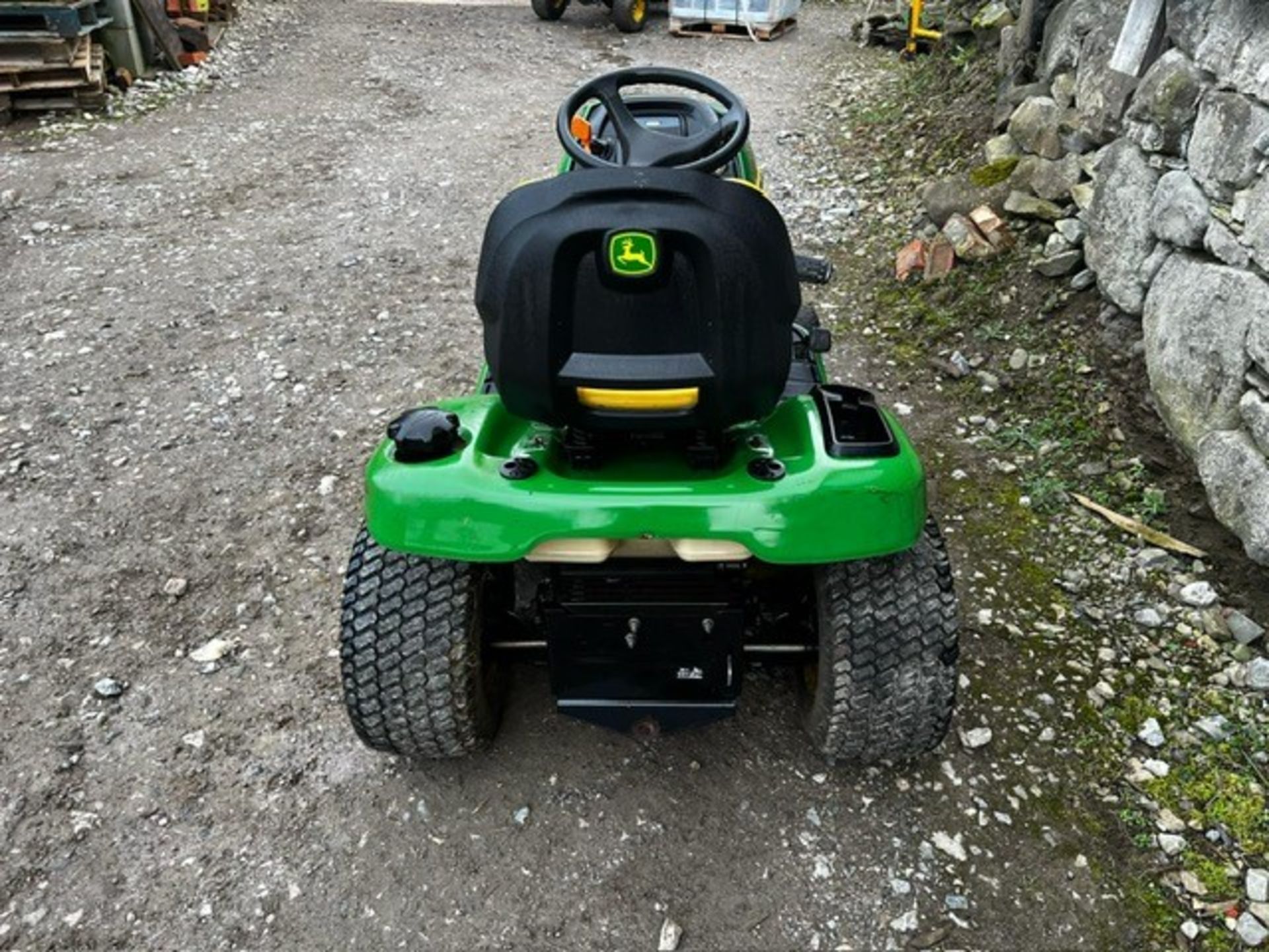 JOHN DEERE RIDE ON MOWER - Image 5 of 10