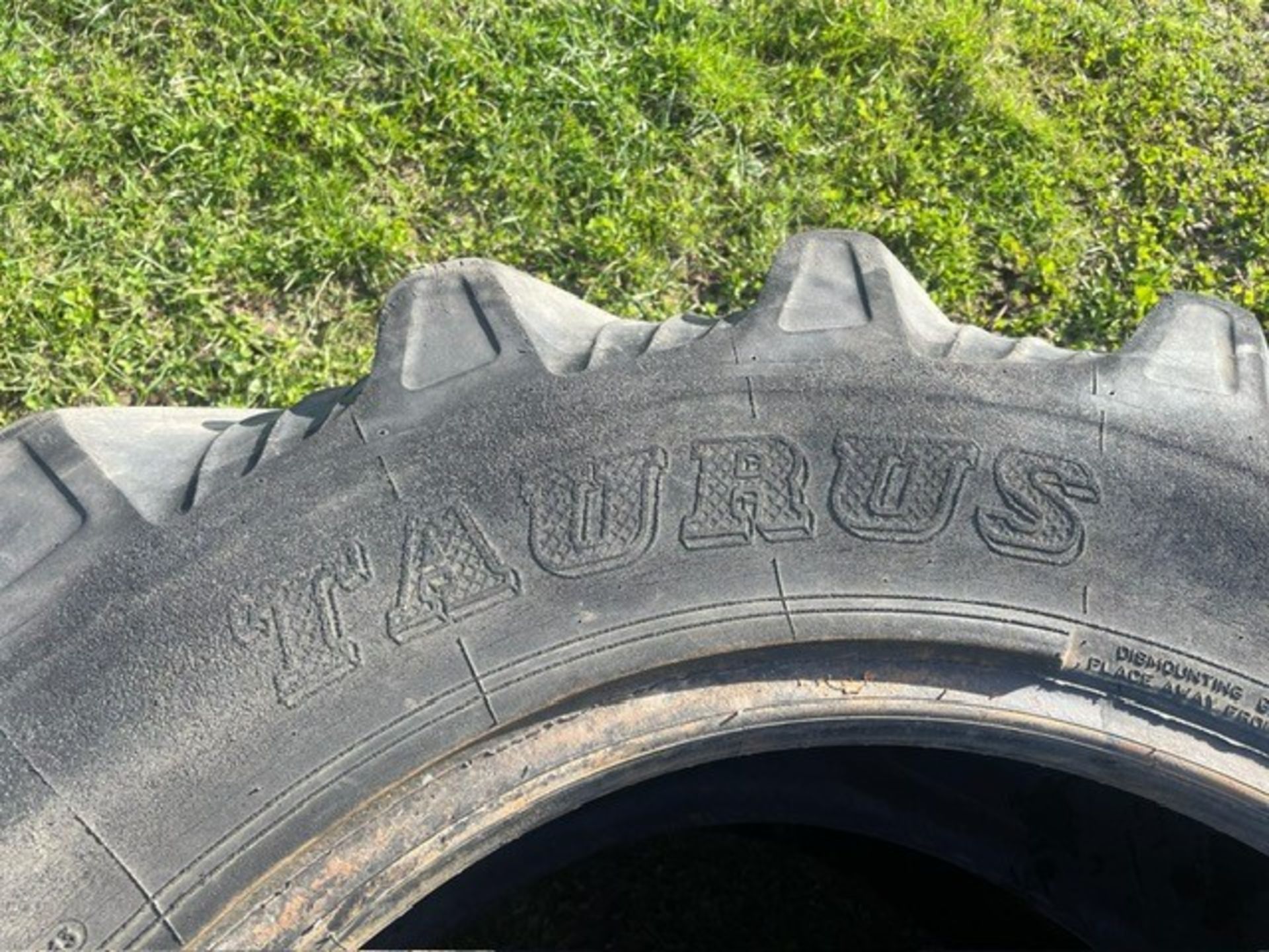 PAIR OF FRONT TRACTOR TYRES 12.4R24 - Bild 3 aus 3