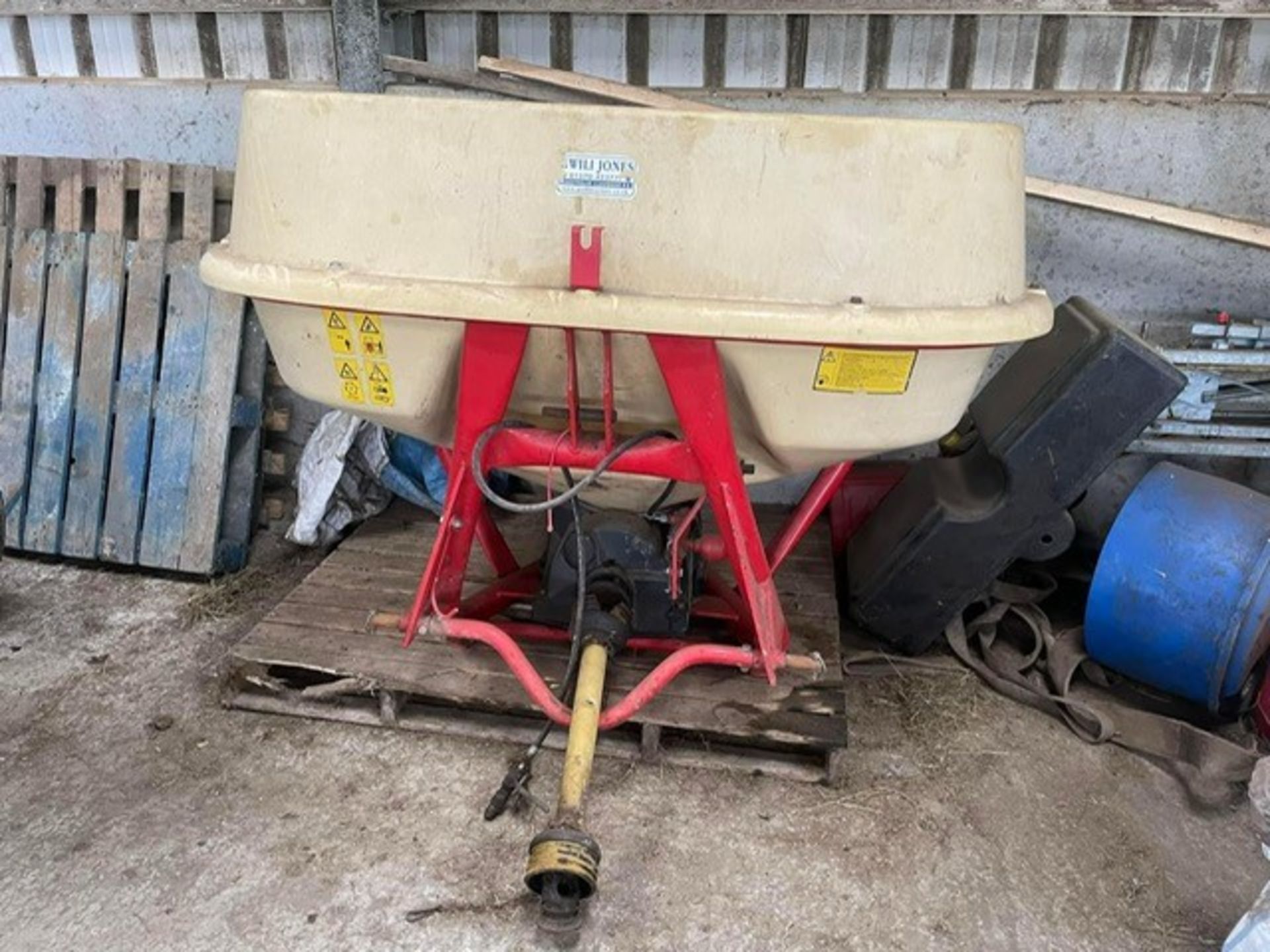 2 BAG FERTILISER SPREADER