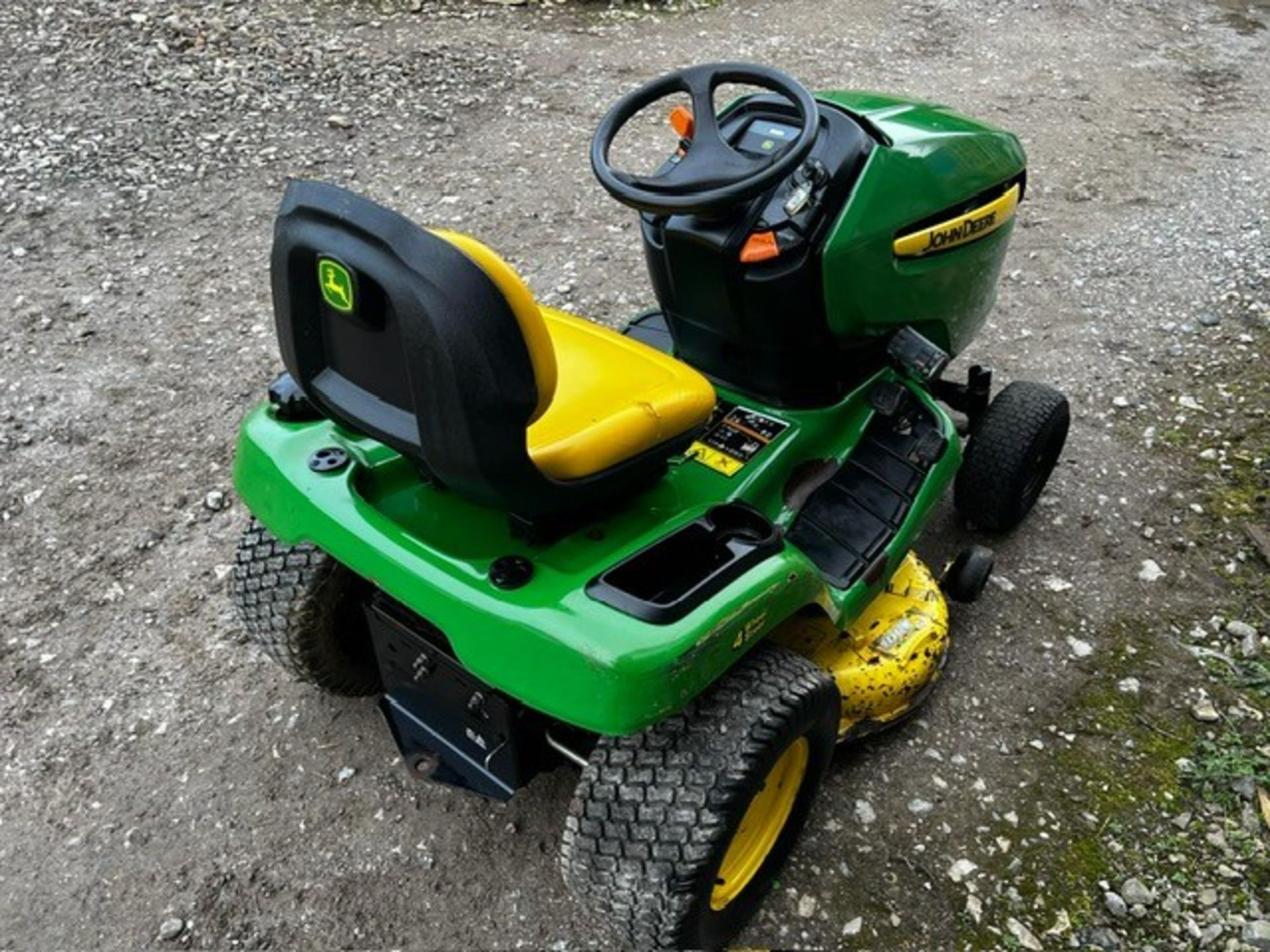 JOHN DEERE RIDE ON MOWER - Image 6 of 10