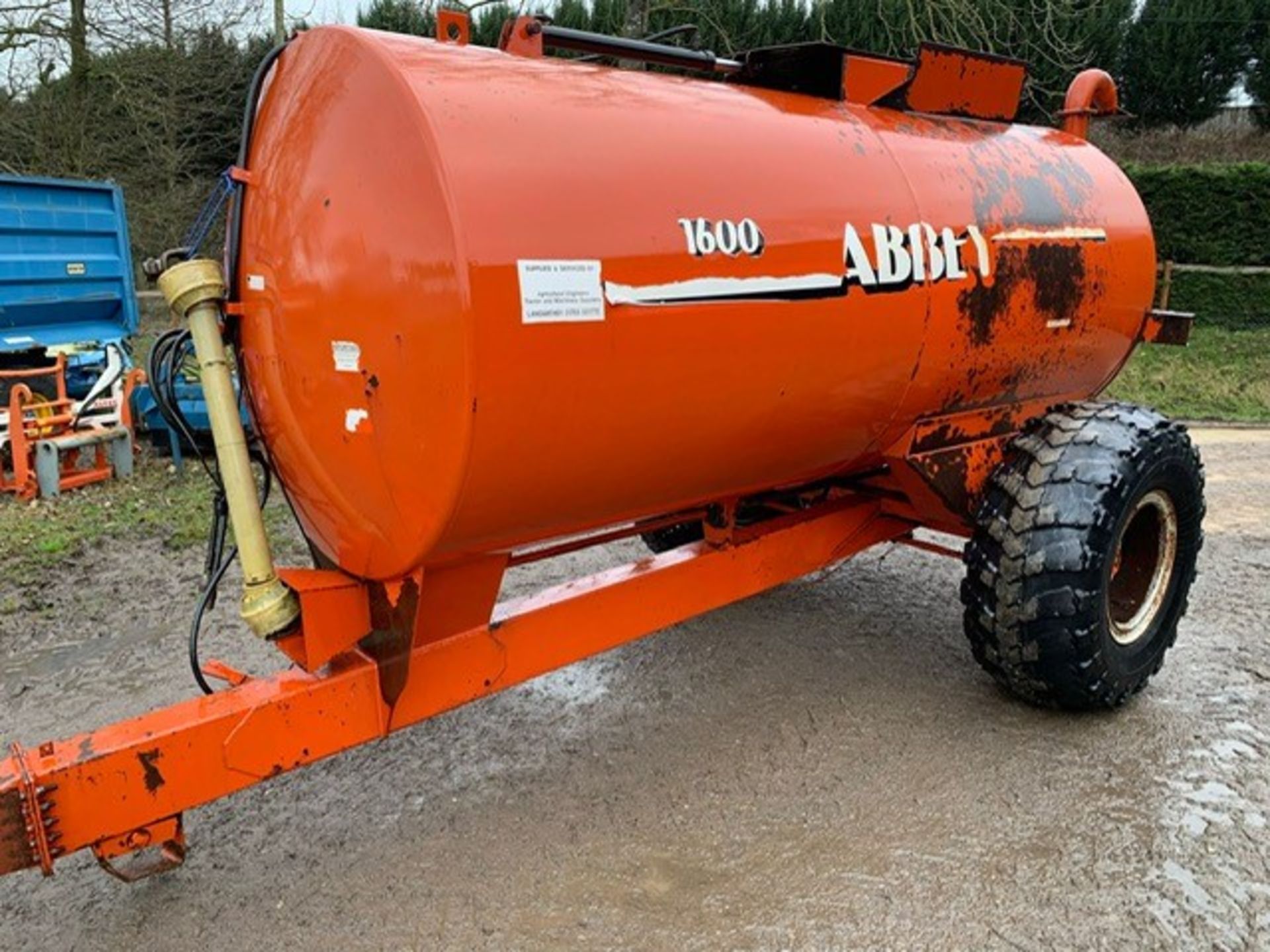 ABBEY 1600 GALLON TOP FILL TANKER - Image 7 of 8