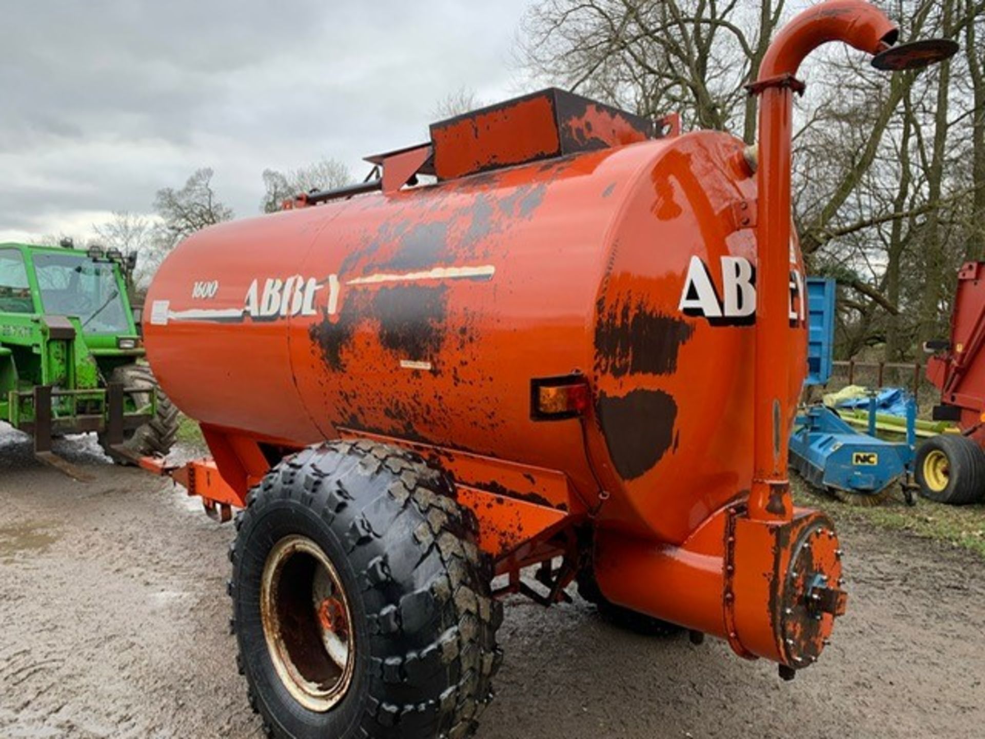 ABBEY 1600 GALLON TOP FILL TANKER - Image 5 of 8