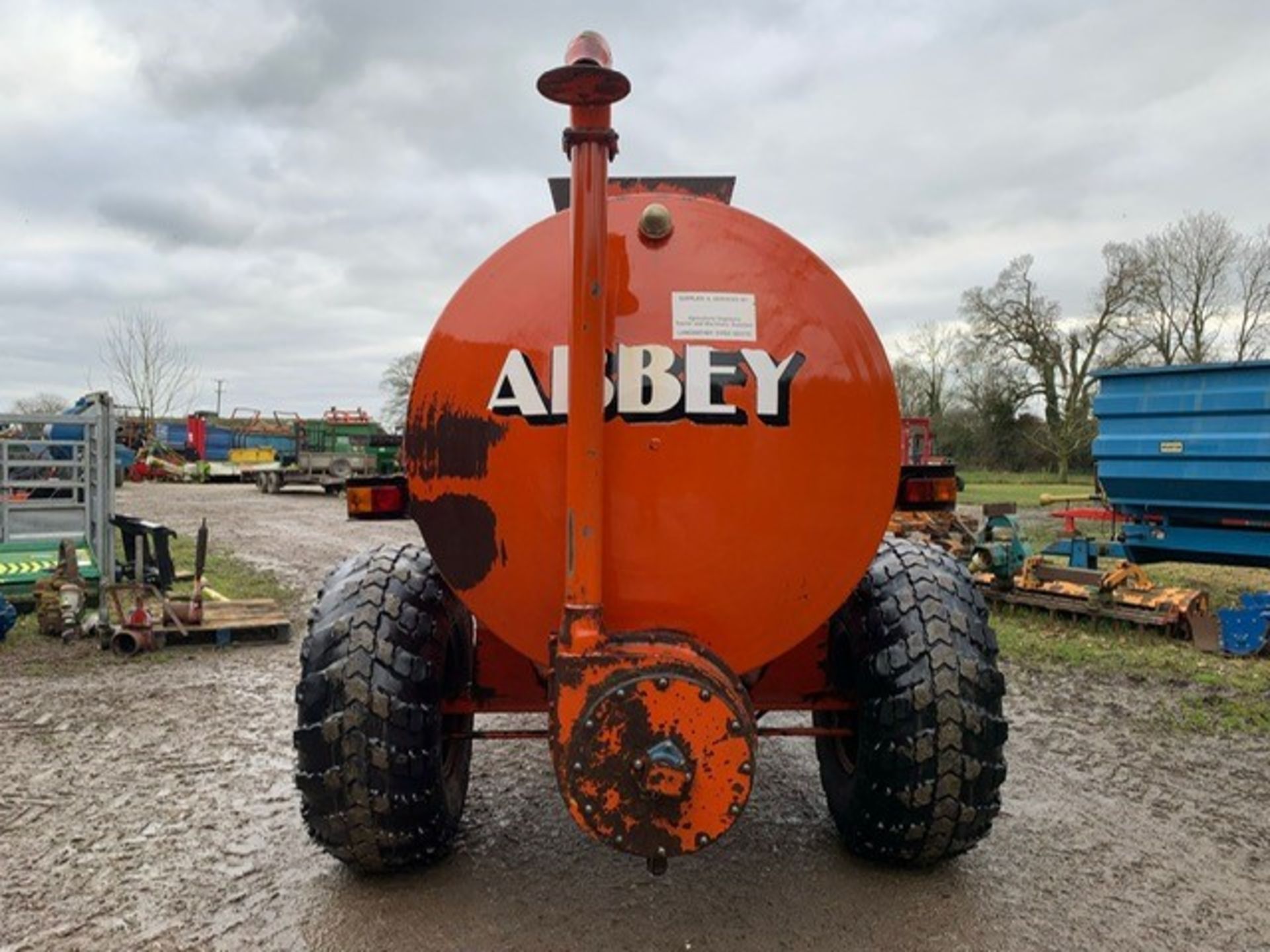 ABBEY 1600 GALLON TOP FILL TANKER - Image 4 of 8