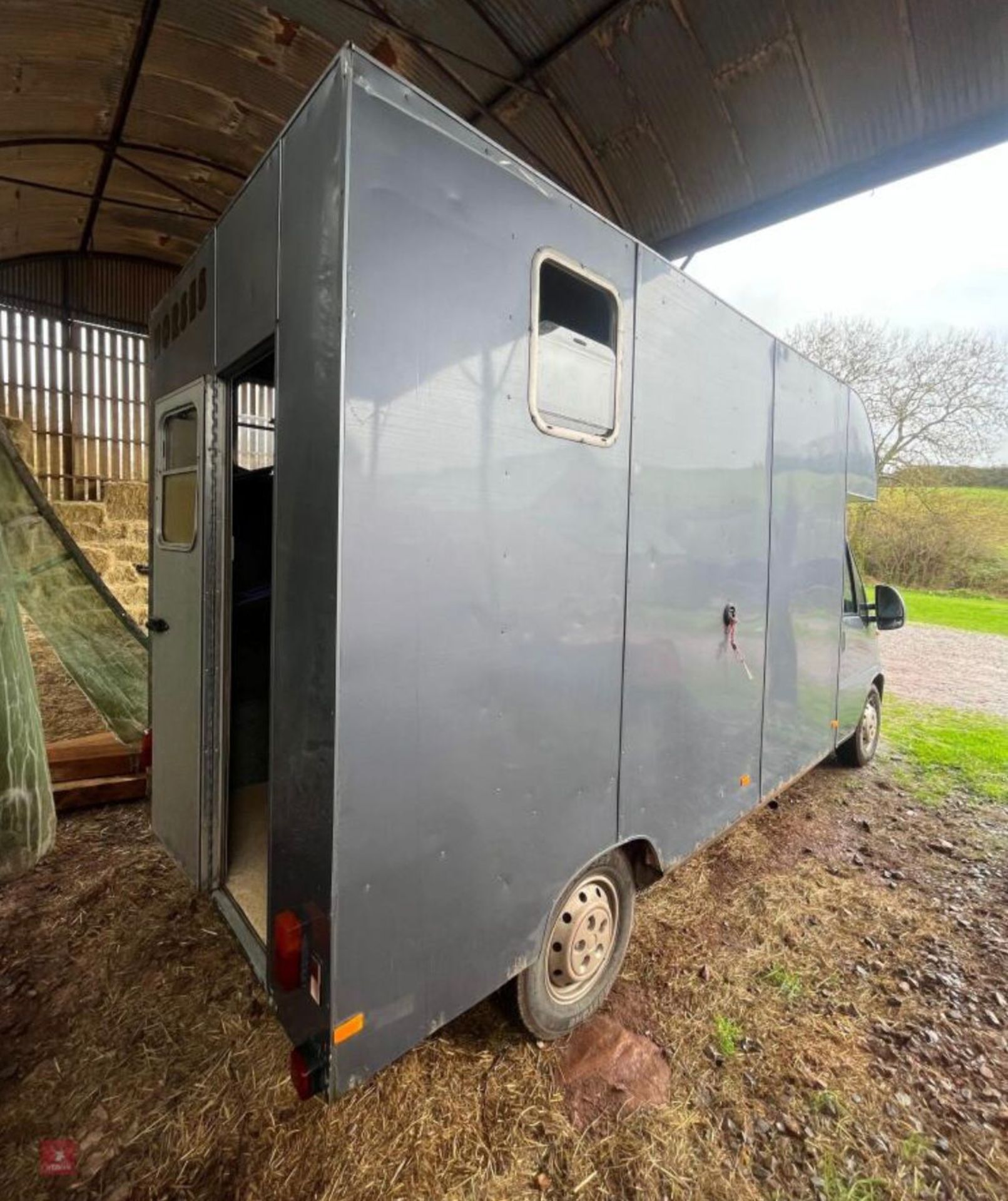 RIGID PANEL VAN HORSEBOX - Image 3 of 10