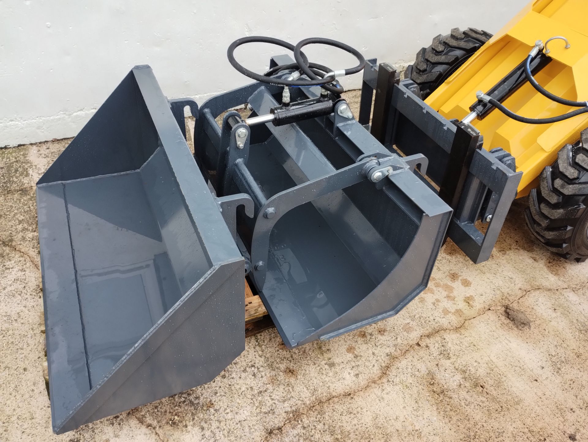 COMPACT 4WD SKID STEER LOADER - Image 2 of 2