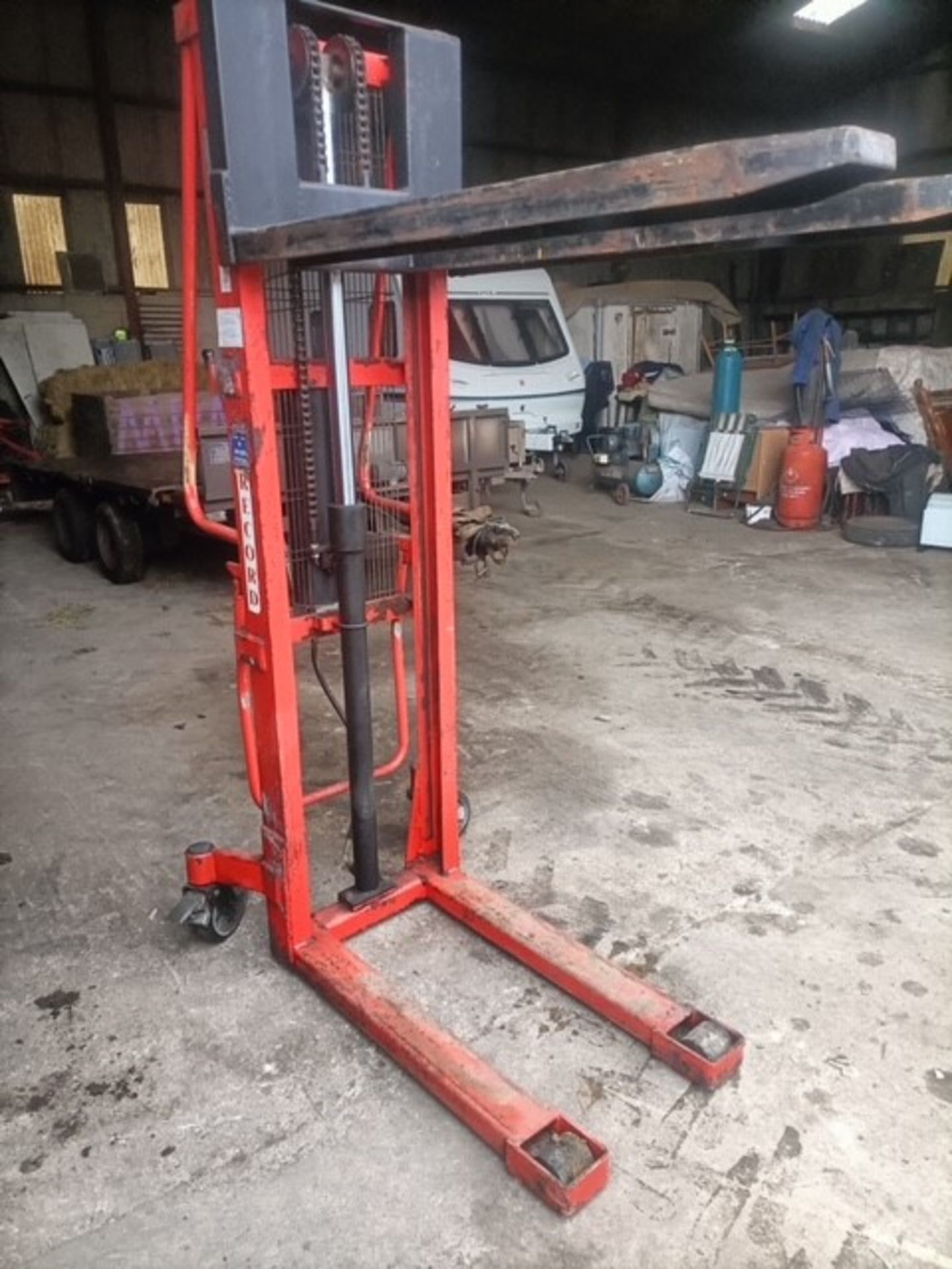 HYDRAULIC MANUAL PUMP UP FORK LIFT - Image 5 of 5