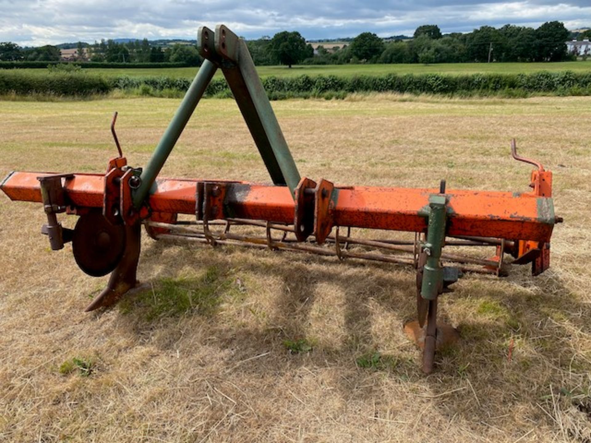 2 LEG SUBSOILER WITH ROLLER & DISCS