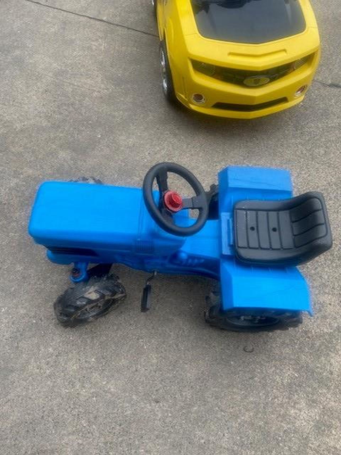 TOY TRACTOR - Image 2 of 3
