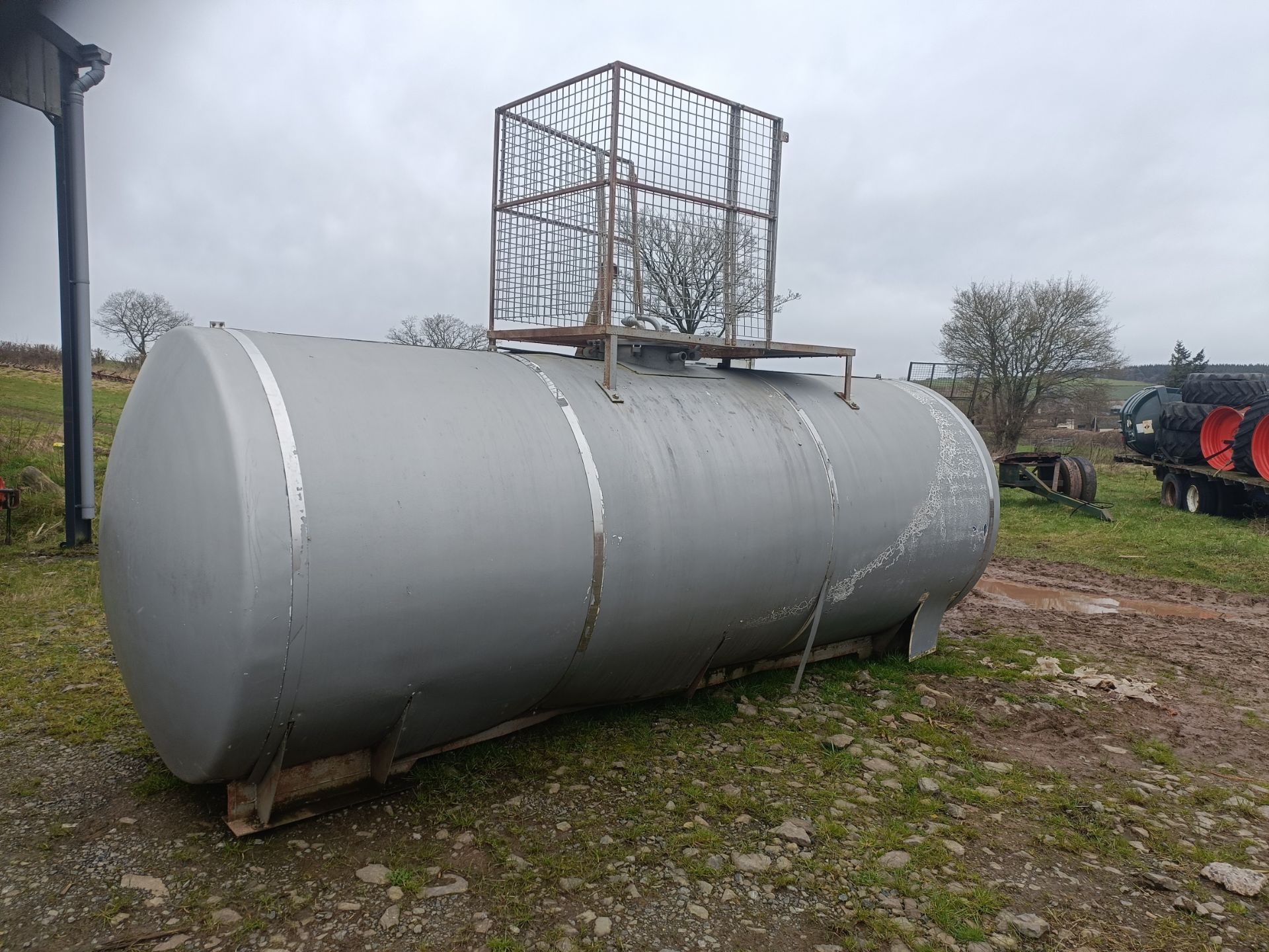 2000 GALLON STAINLESS STEEL TANK