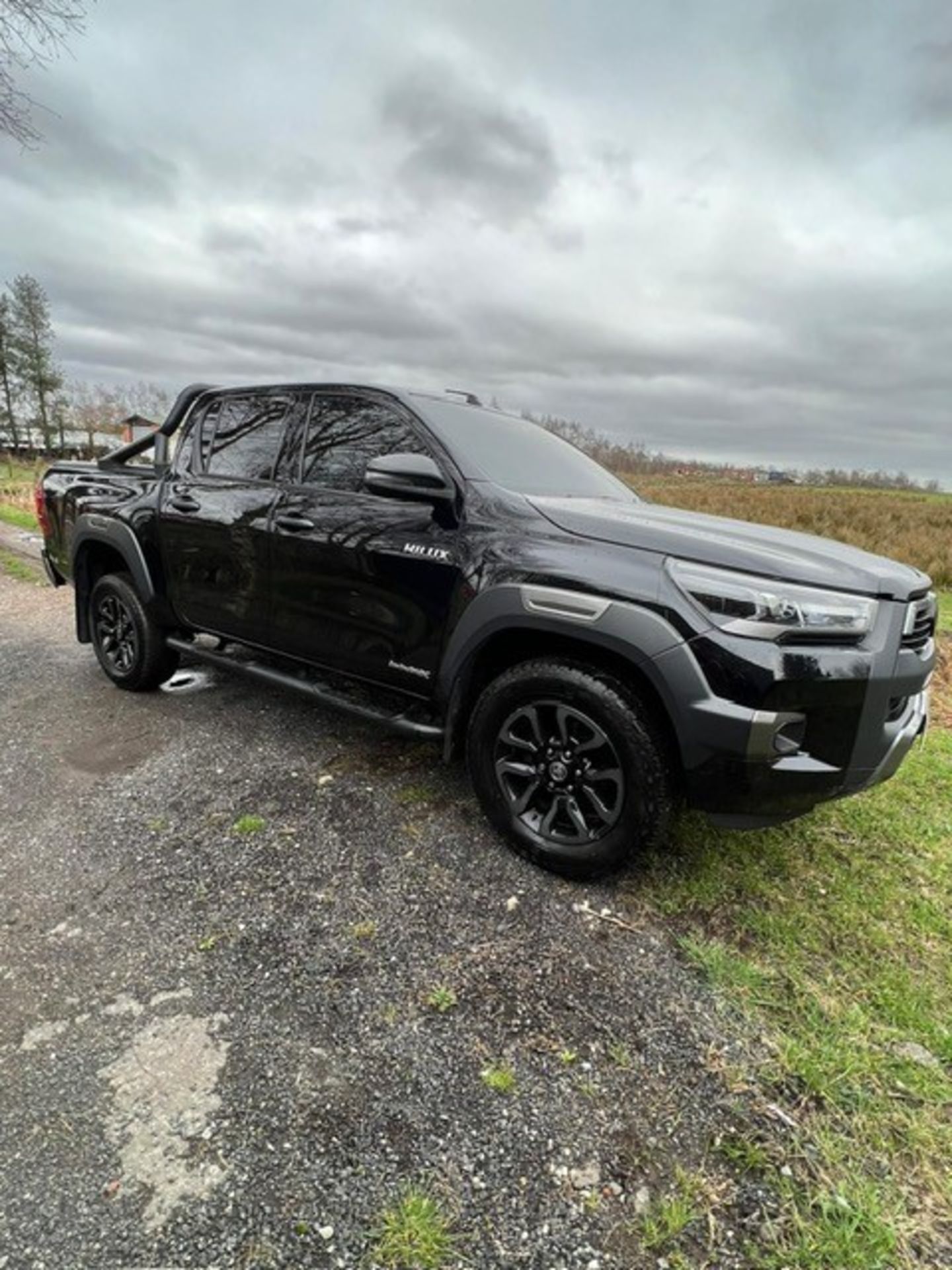 TOYOTA HILUX INVINCIBLE - Image 13 of 13