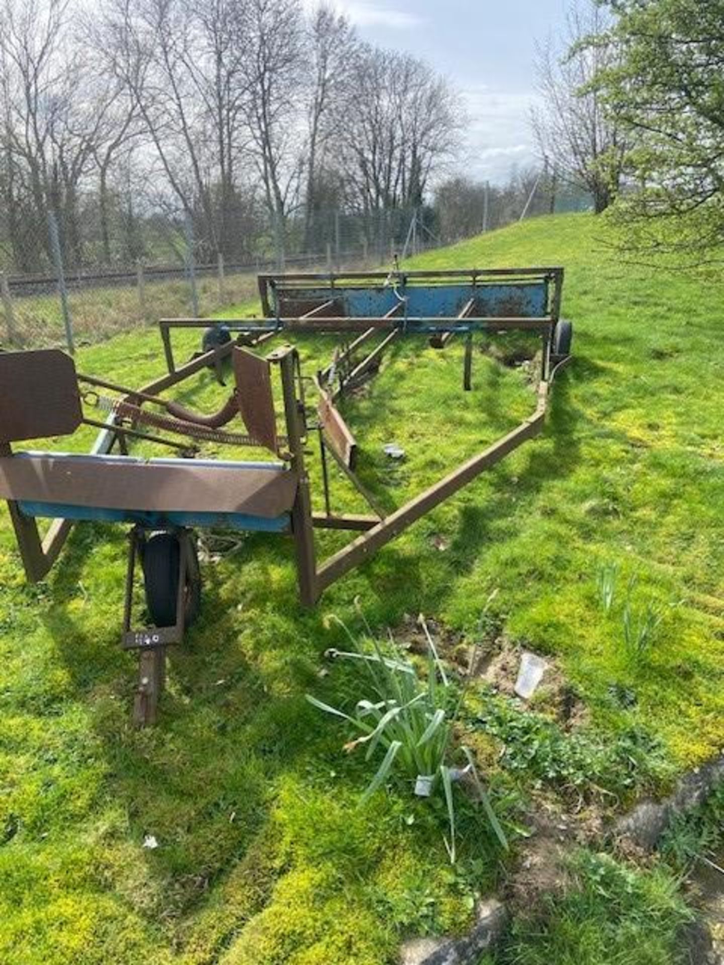 BLUE FLAT 8 BALE SLEDGE