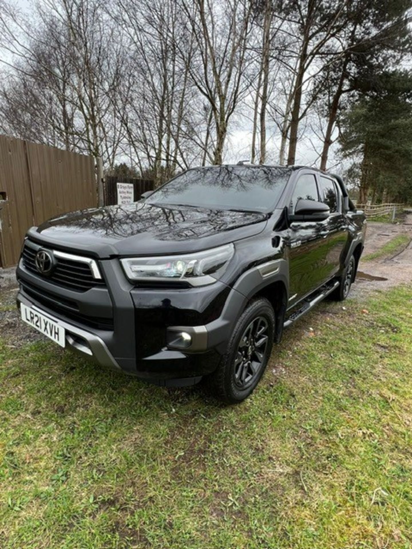 TOYOTA HILUX INVINCIBLE