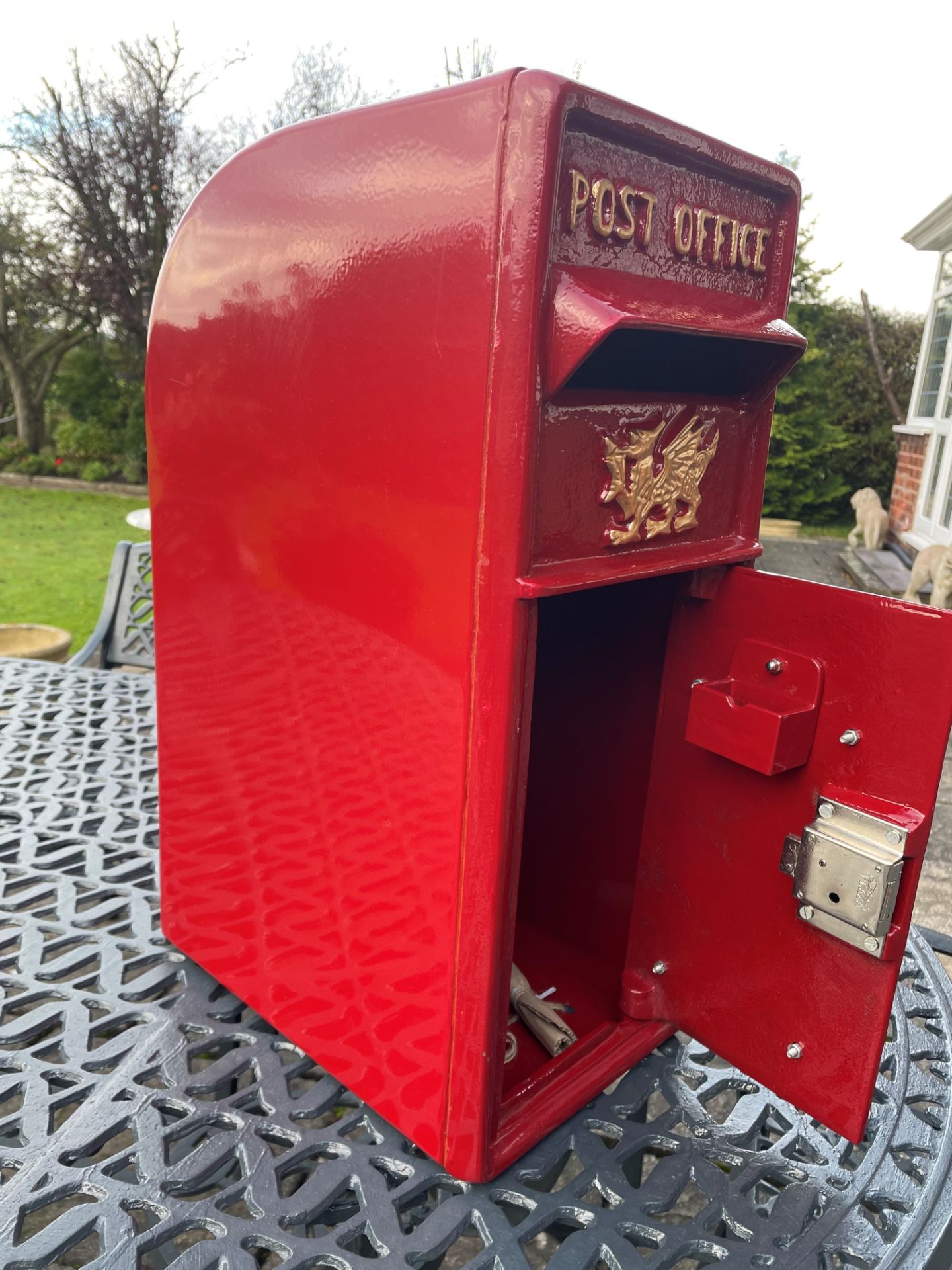 NEW RED WELSH POST BOX - Image 4 of 4