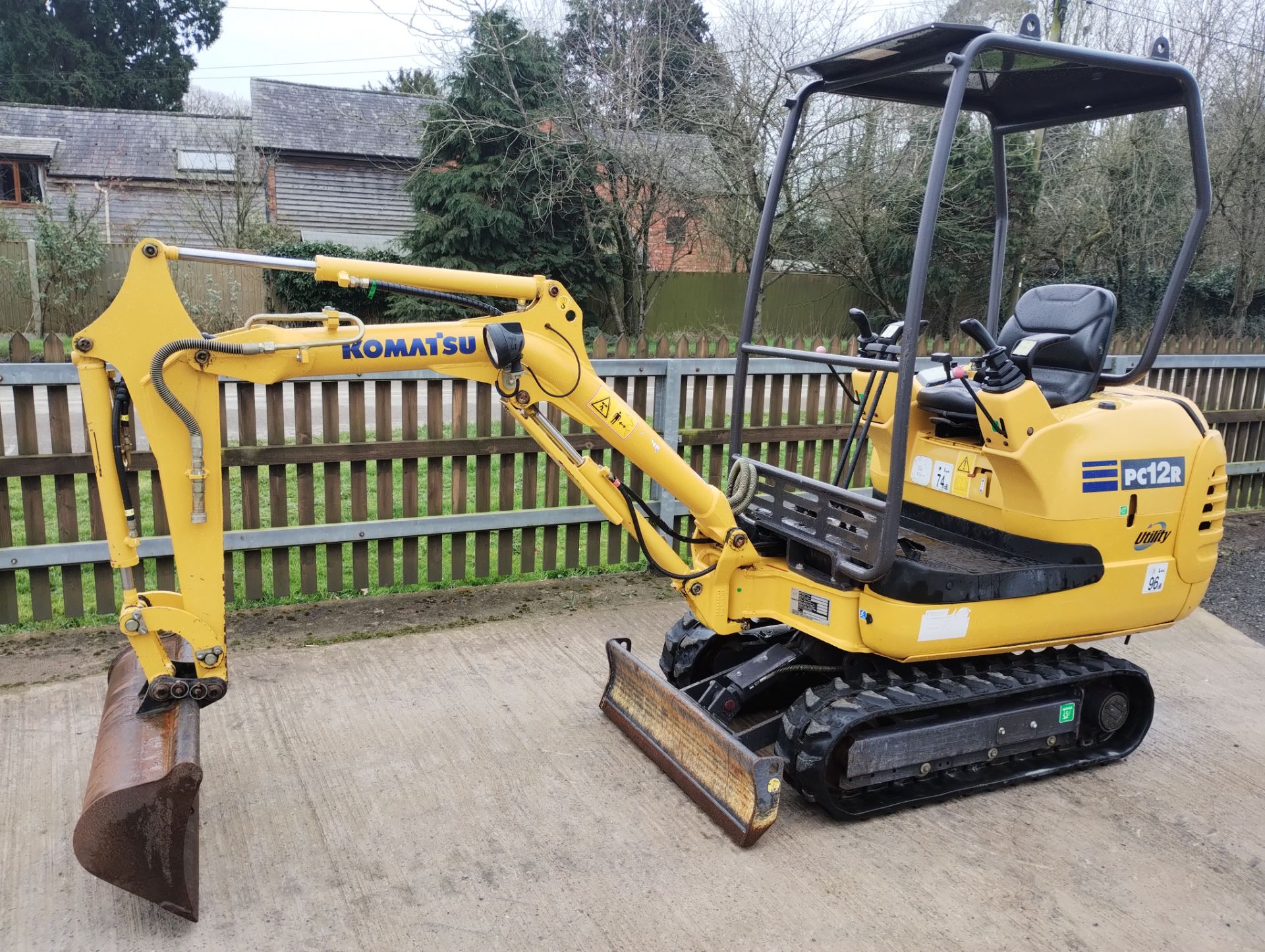 KOMATSU PC12R MINI DIGGER