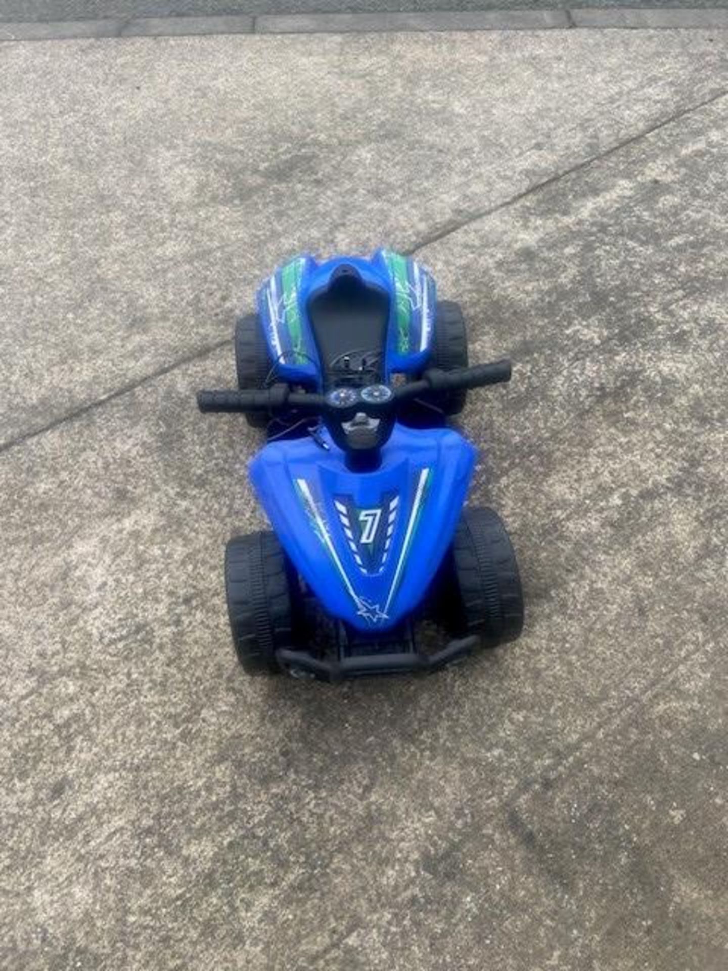 KIDS QUAD BIKE WITH CHARGER IWO - Image 2 of 4